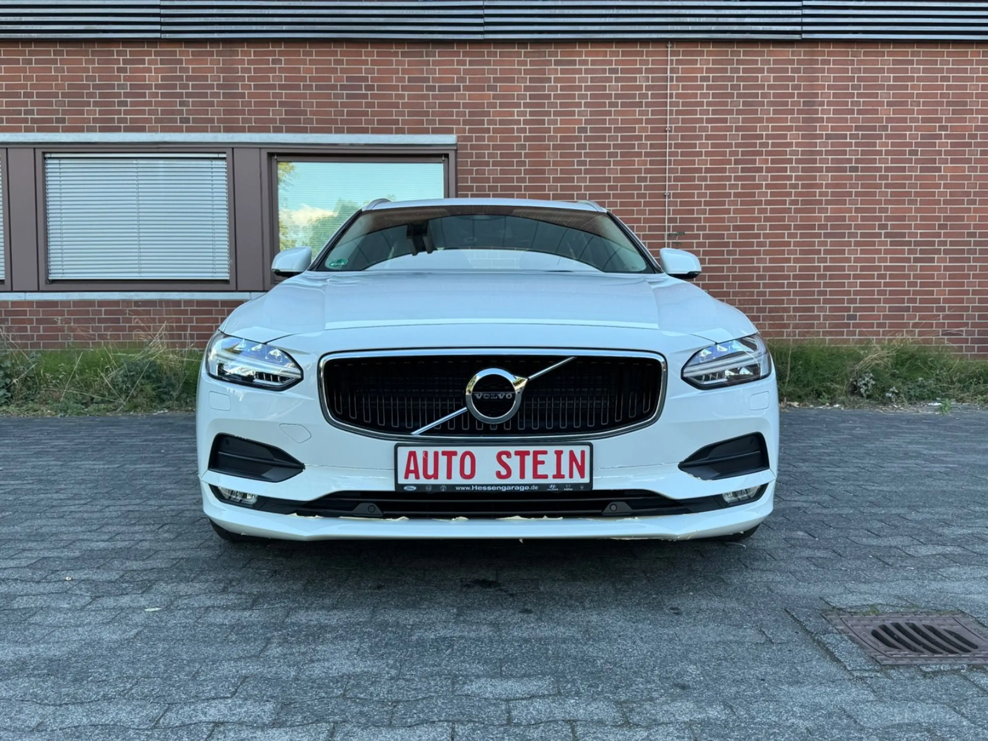 Volvo V90 Momentum PANO*LEDER*CAM*ASSISTS*LED*CARPLAY — photo 2