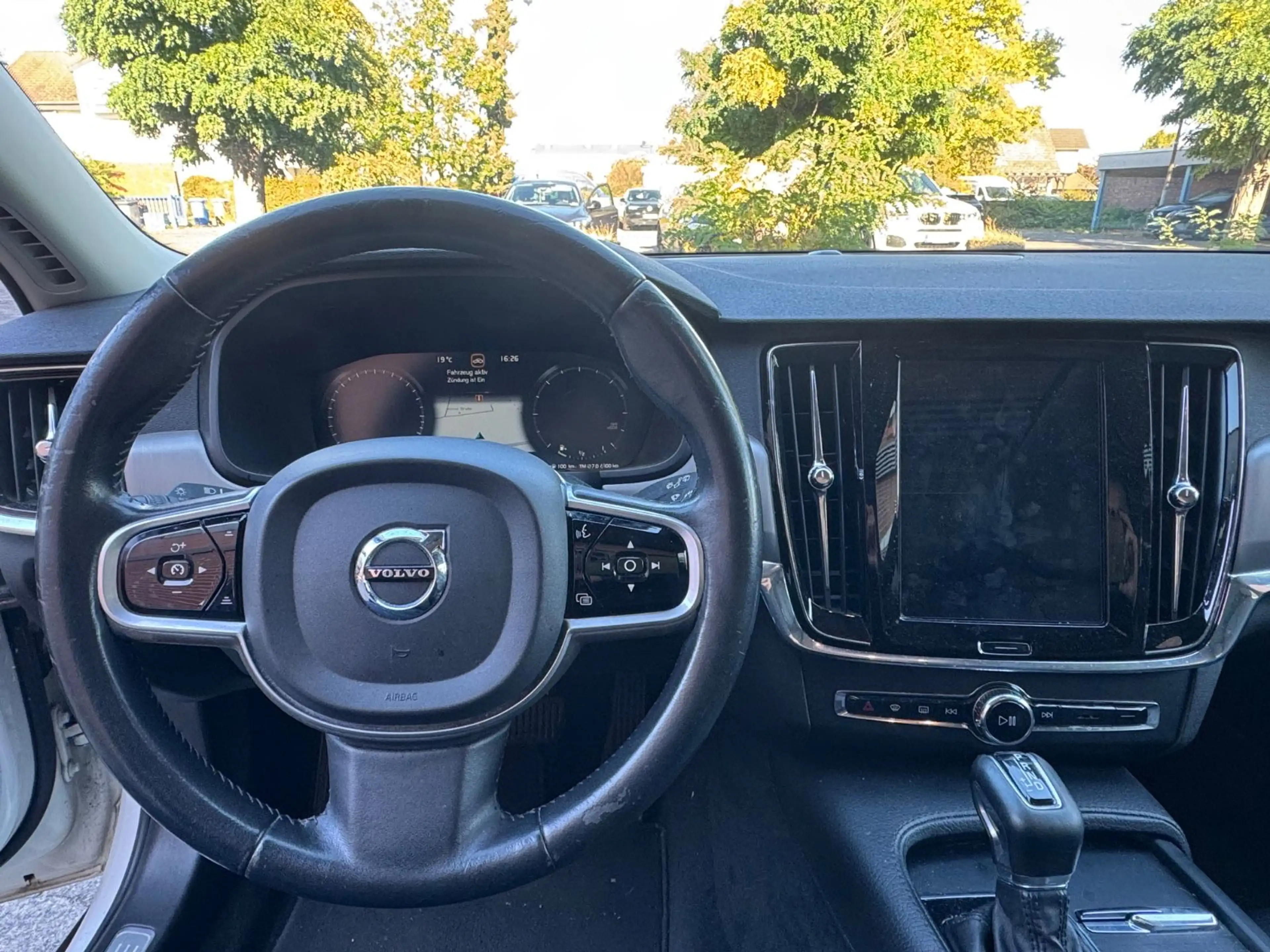 Volvo V90 Momentum PANO*LEDER*CAM*ASSISTS*LED*CARPLAY — photo 14