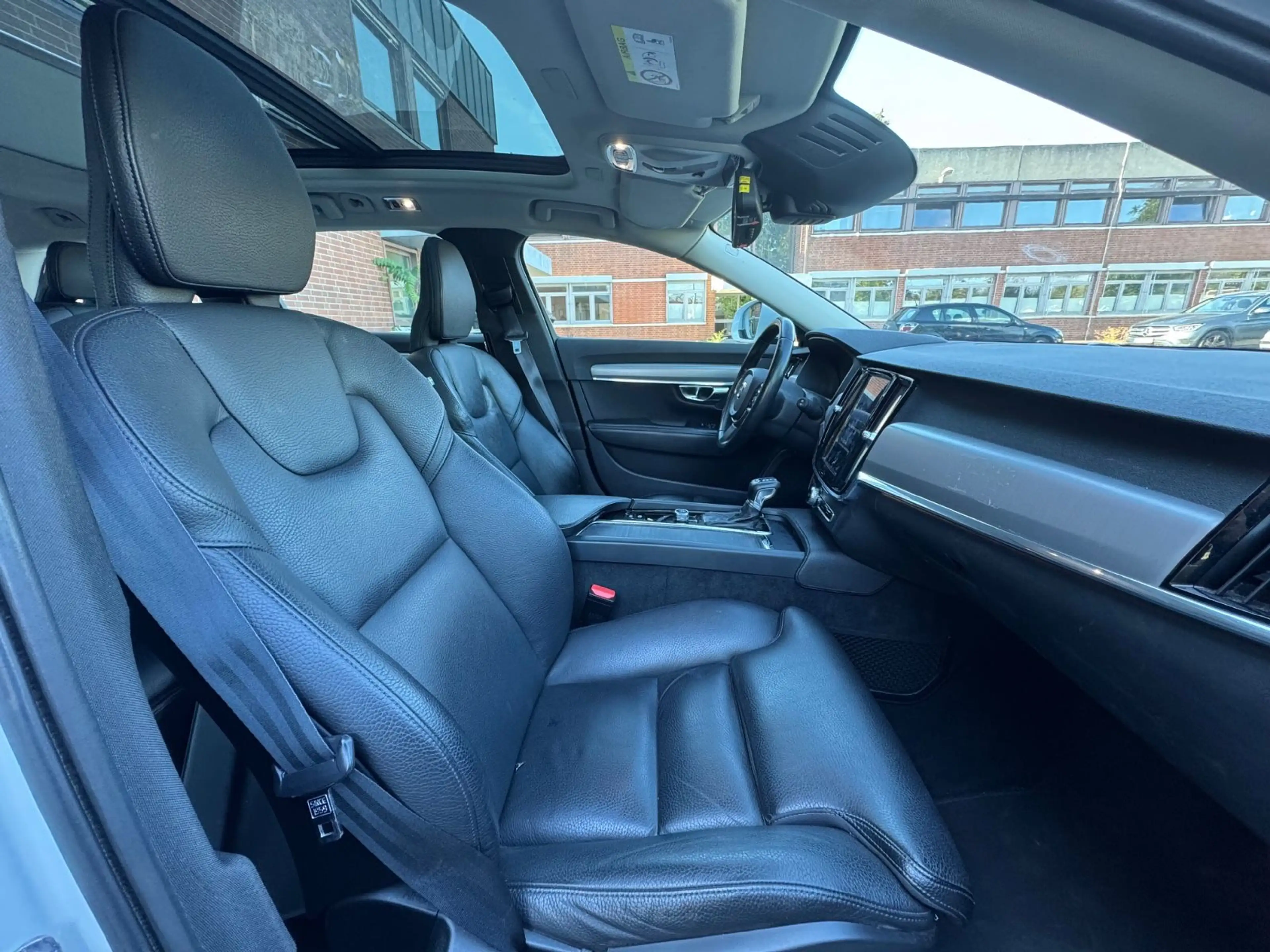 Volvo V90 Momentum PANO*LEDER*CAM*ASSISTS*LED*CARPLAY — photo 12