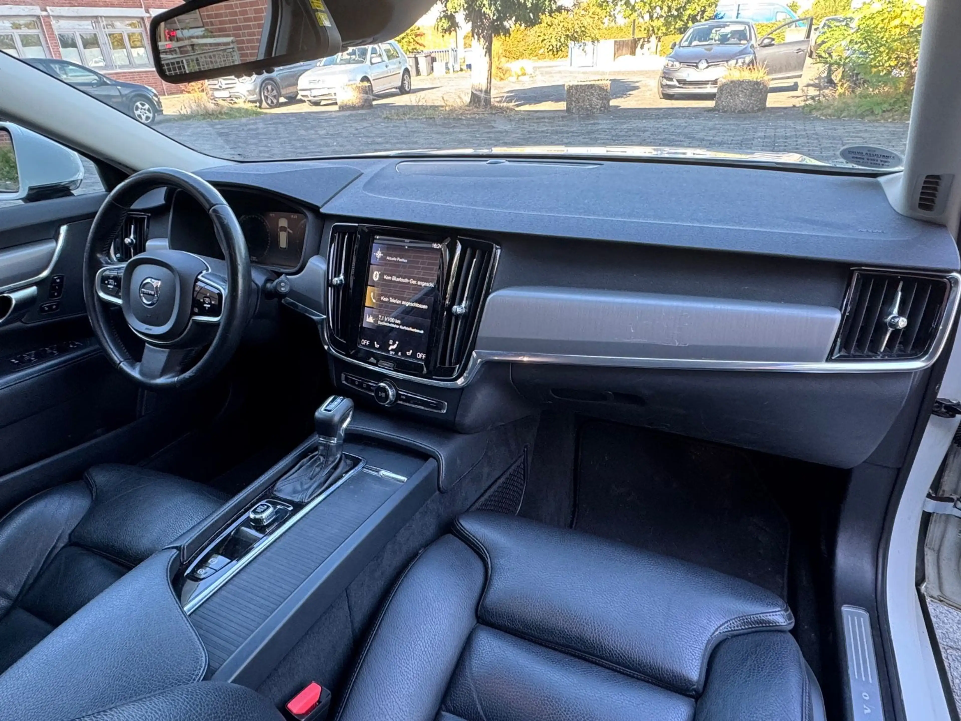 Volvo V90 Momentum PANO*LEDER*CAM*ASSISTS*LED*CARPLAY — photo 10