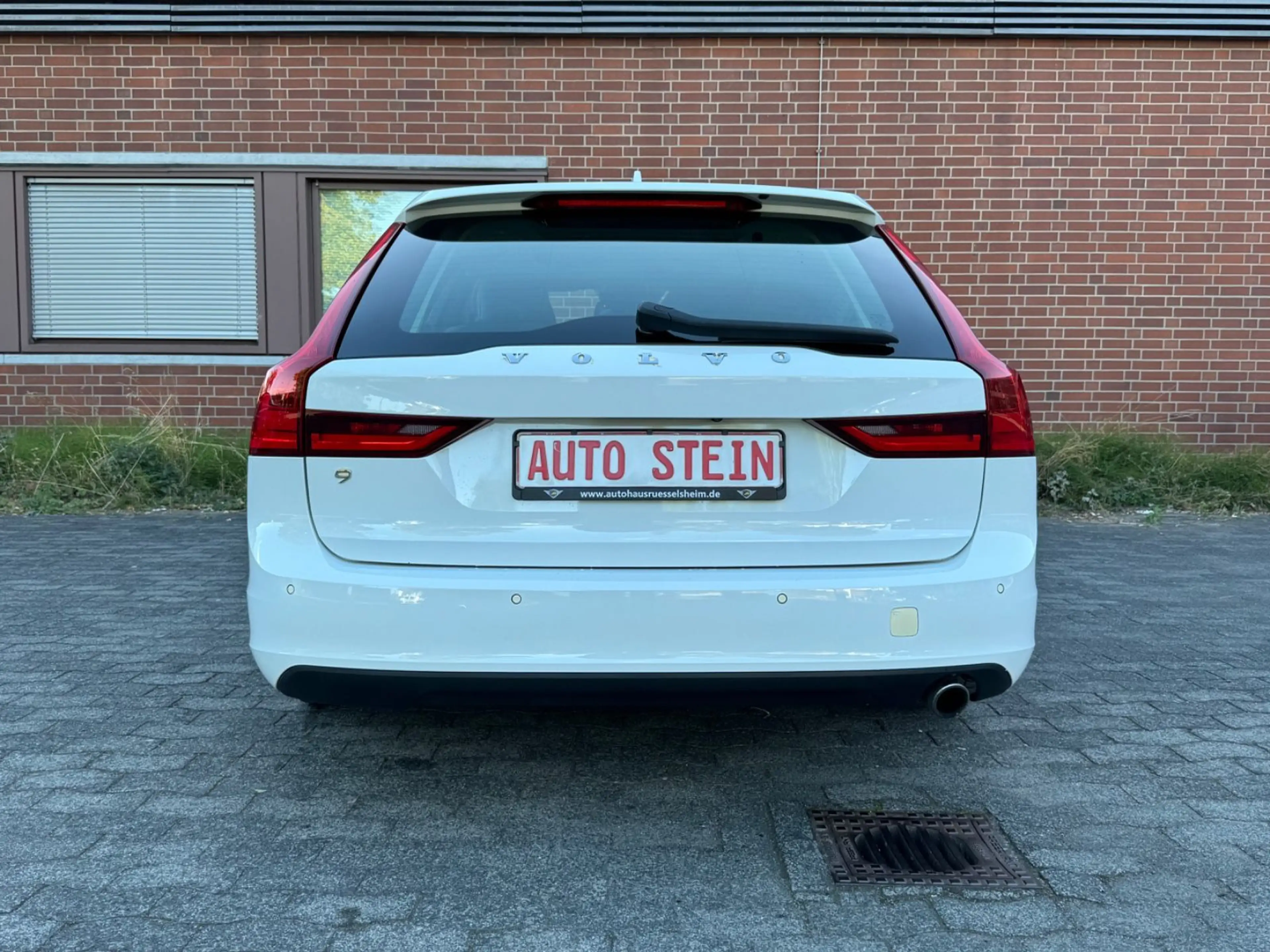 Volvo V90 Momentum PANO*LEDER*CAM*ASSISTS*LED*CARPLAY — photo 6