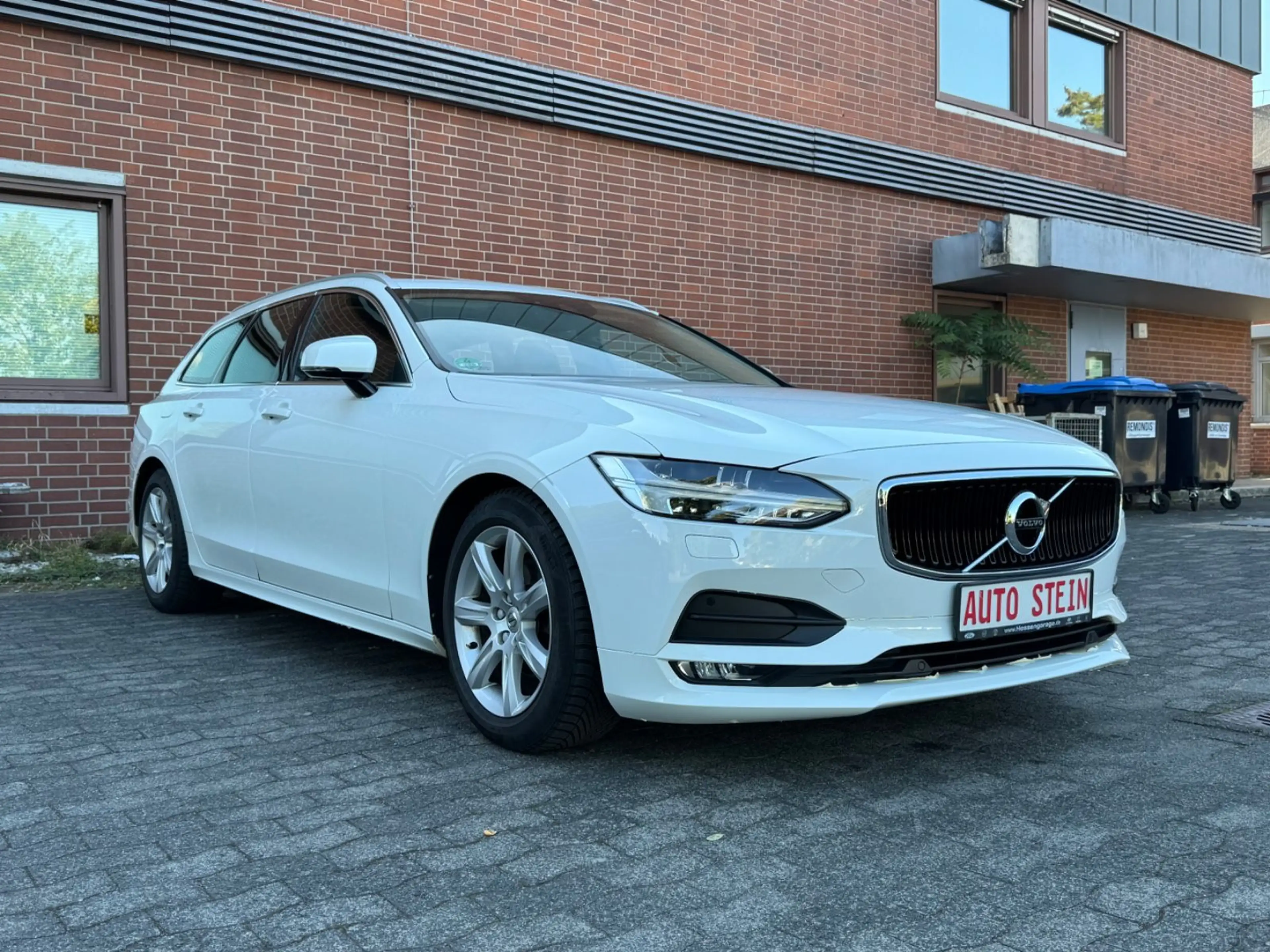 Volvo V90 Momentum PANO*LEDER*CAM*ASSISTS*LED*CARPLAY — photo 3