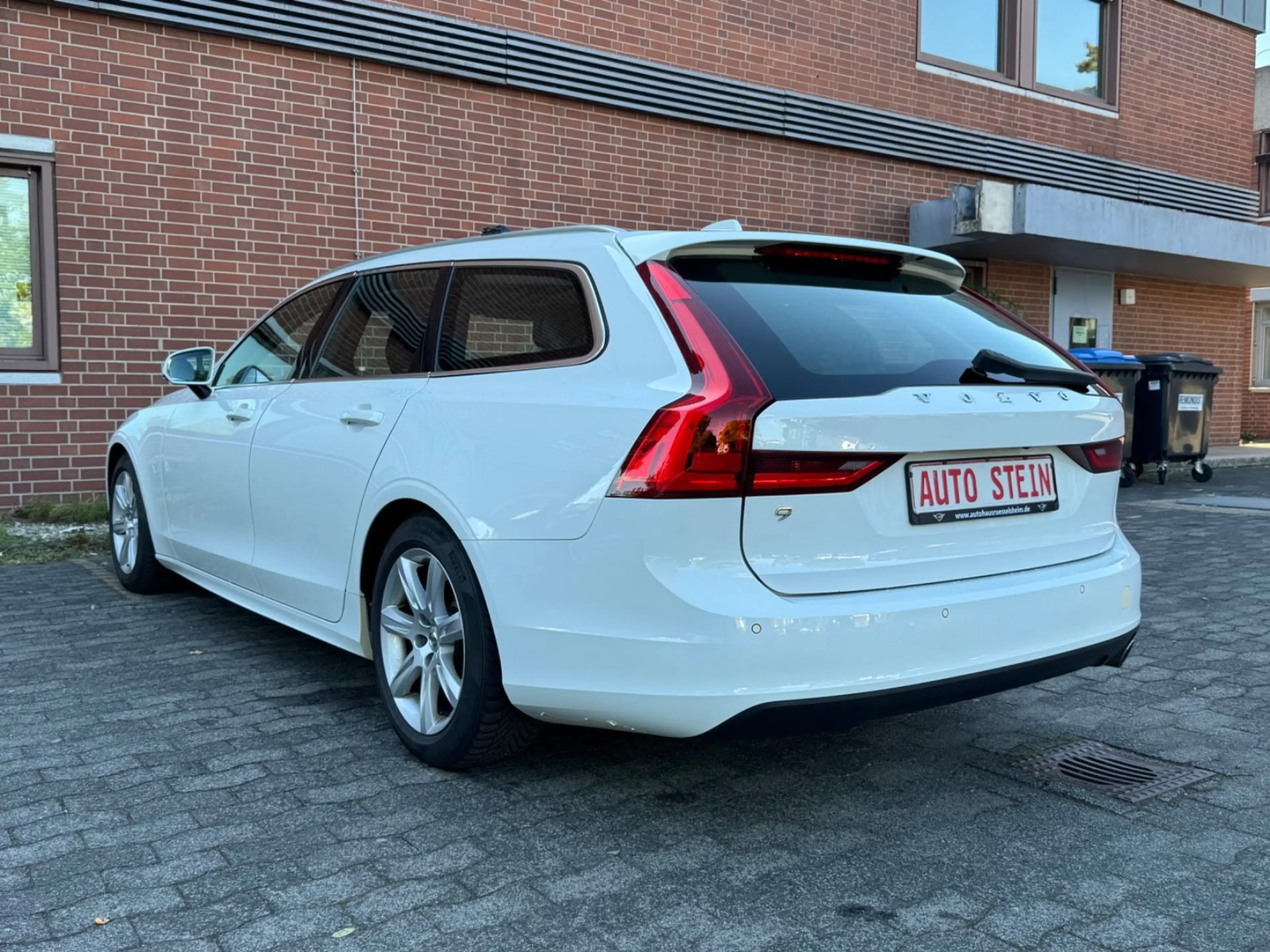 Volvo V90 Momentum PANO*LEDER*CAM*ASSISTS*LED*CARPLAY — photo 7