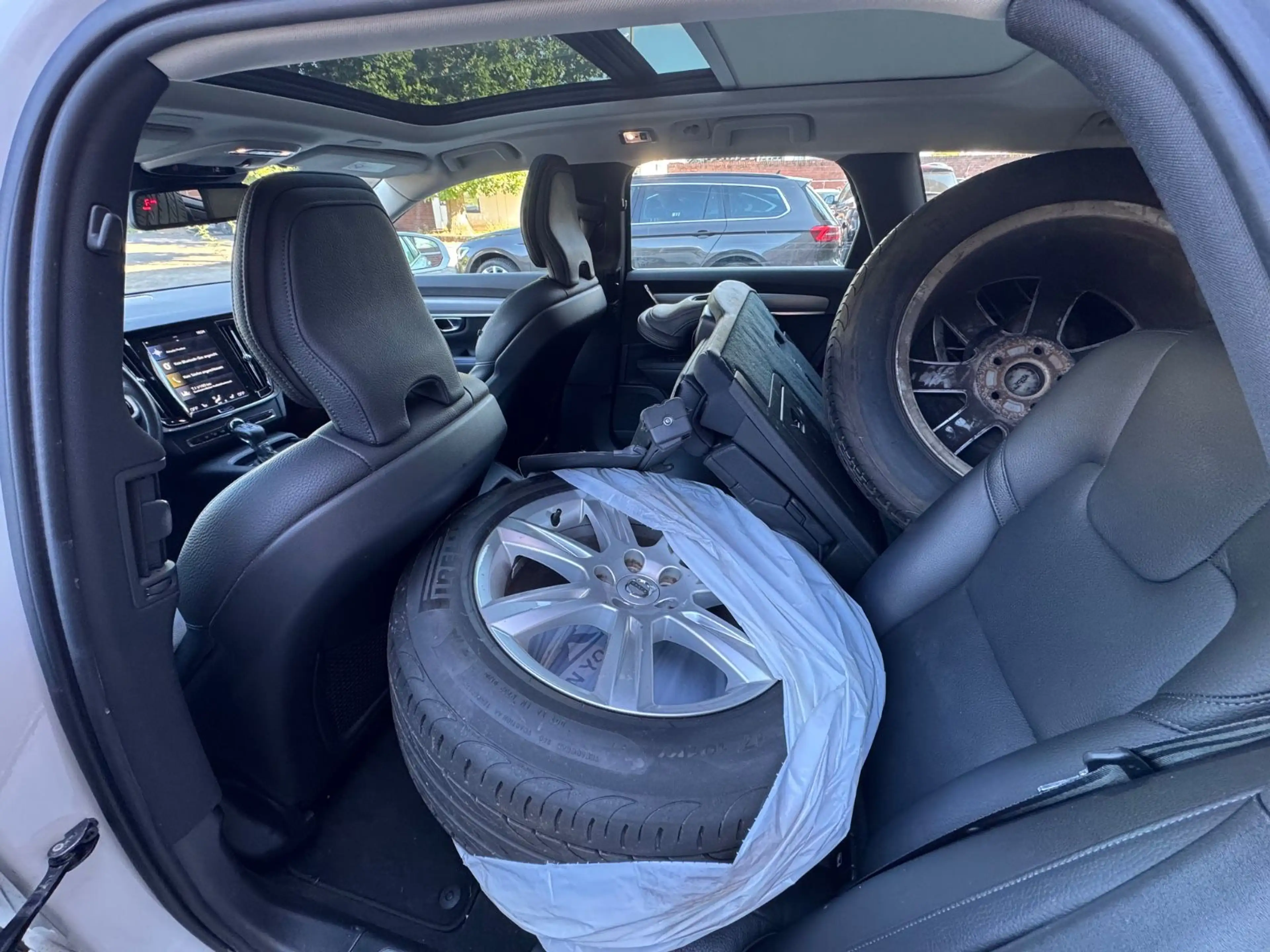 Volvo V90 Momentum PANO*LEDER*CAM*ASSISTS*LED*CARPLAY — photo 13