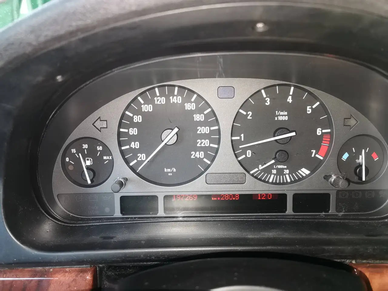 BMW 528i, foto 12