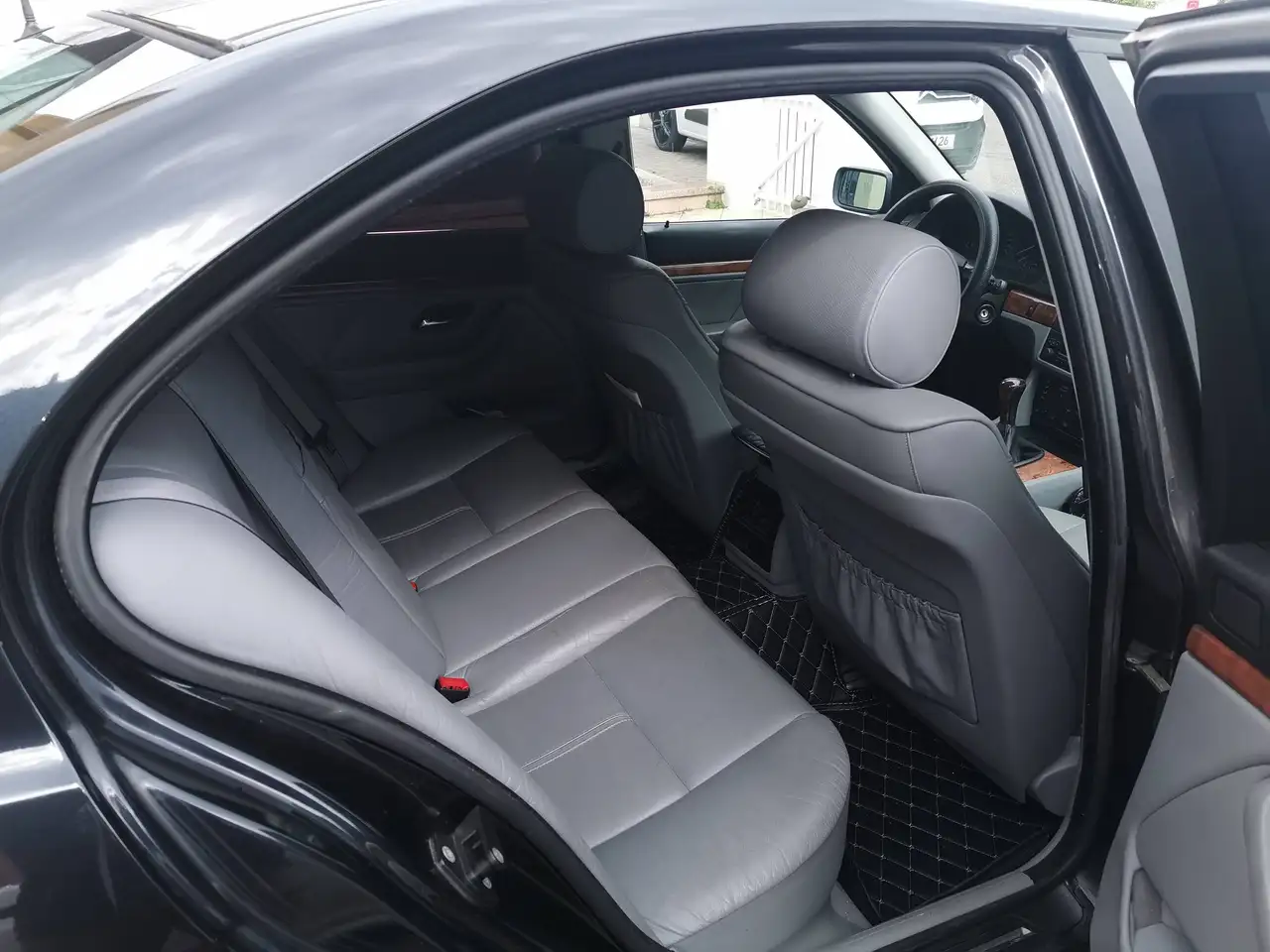BMW 528i, foto 11