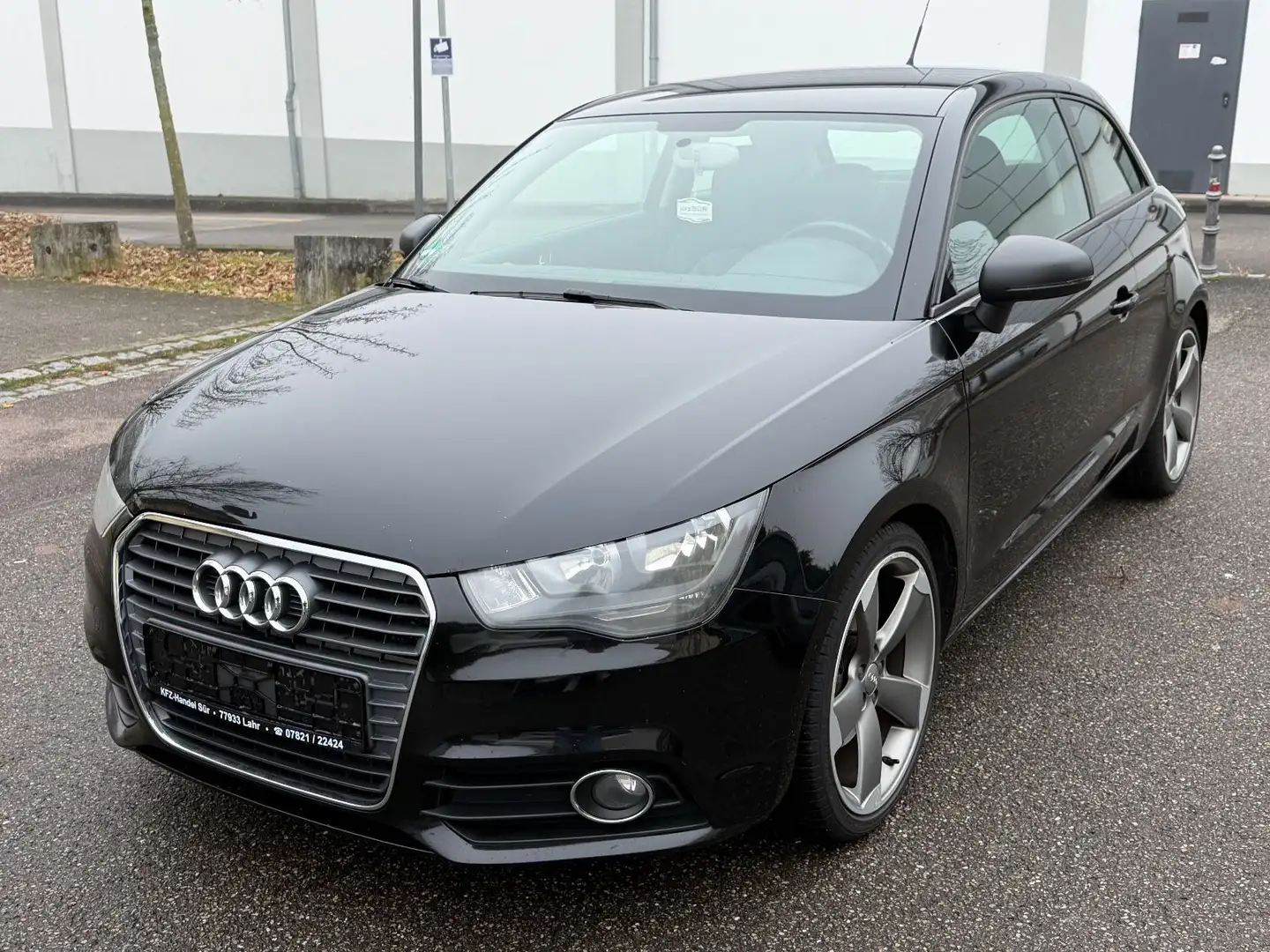 Audi A1 2.0 TDI SPORT ambition TÜV NEU/SHZ/KLIMA/ Schwarz - 1