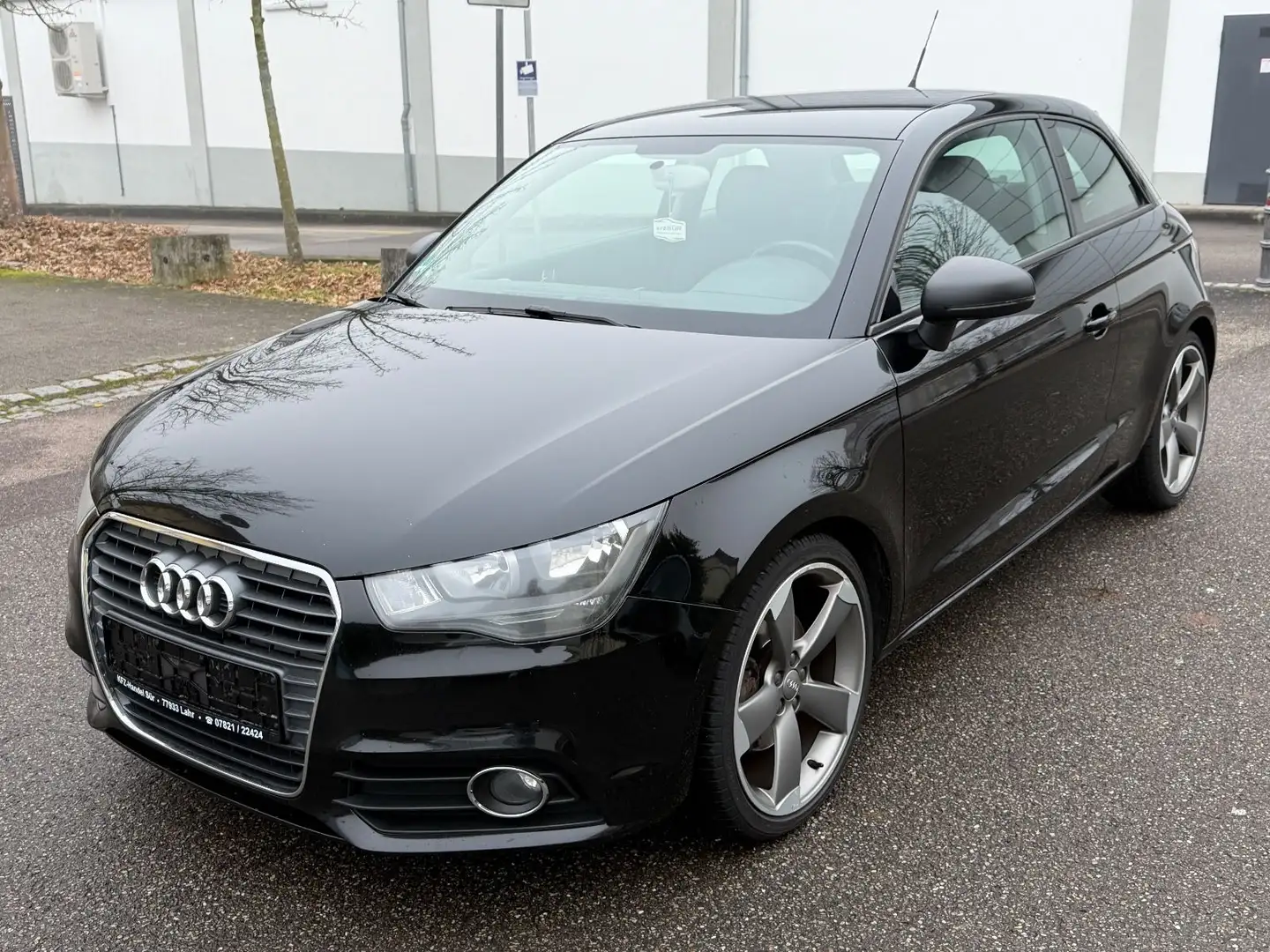 Audi A1 2.0 TDI SPORT ambition TÜV NEU/SHZ/KLIMA/ Schwarz - 2