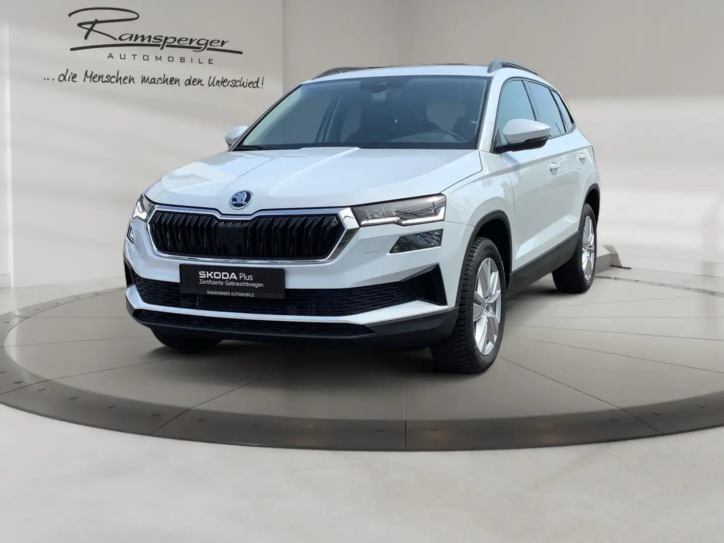 Skoda Karoq 1.5 TSI DSG Selection ACC Vorbe.AHK Navi P Weiß - 2