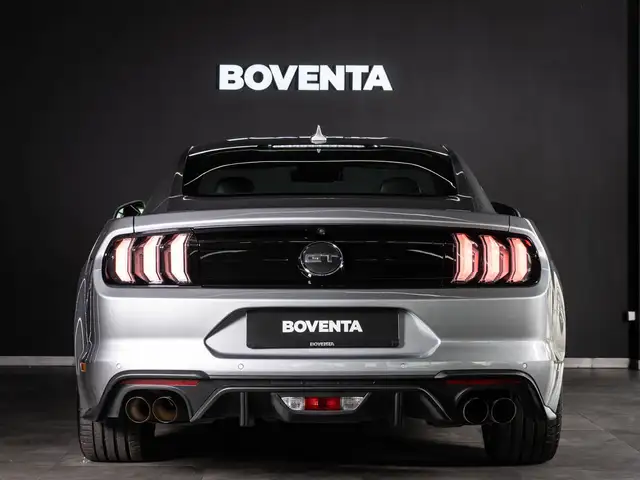 Ford Mustang view 9