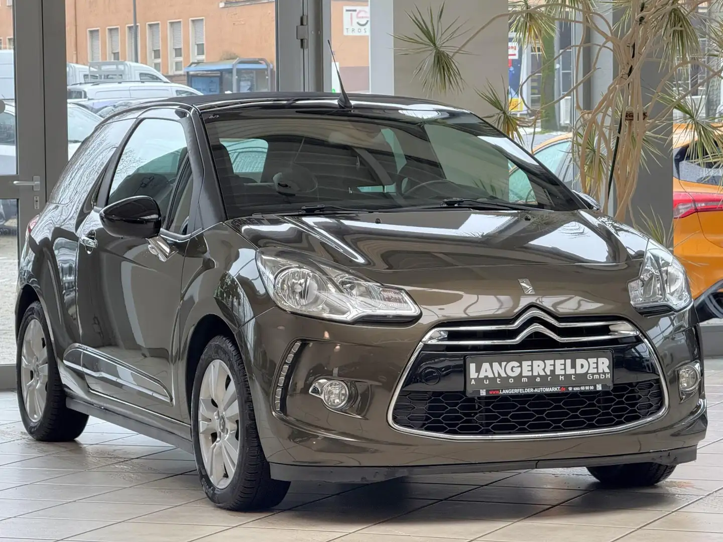 Citroen DS3 DS3 Cabrio 1.6V Ti 120 SoChic*TPM*PDC*LMF* Brun - 1
