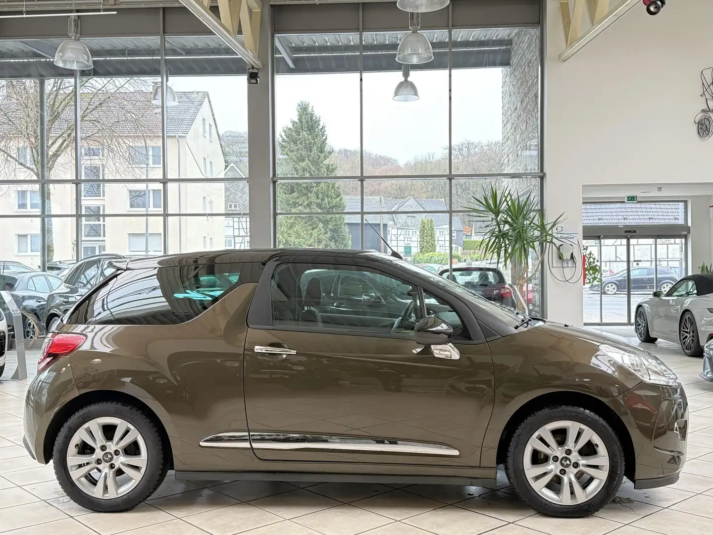 Citroen DS3 DS3 Cabrio 1.6V Ti 120 SoChic*TPM*PDC*LMF* Brun - 2