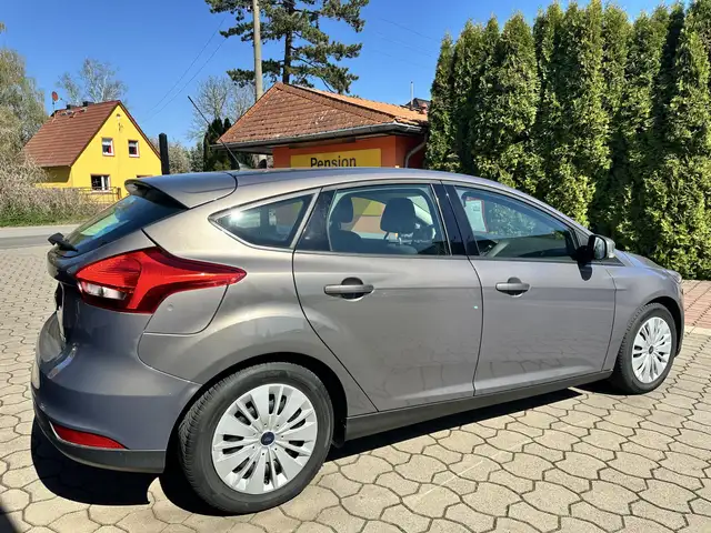 Ford Focus view 4