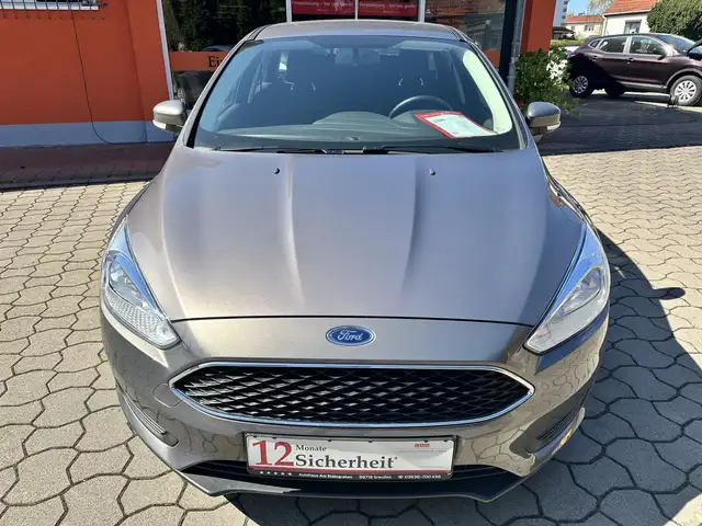 Ford Focus view 2