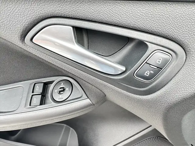 Ford Focus view 9