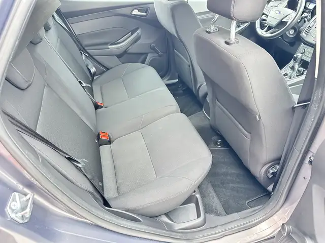 Ford Focus view 13