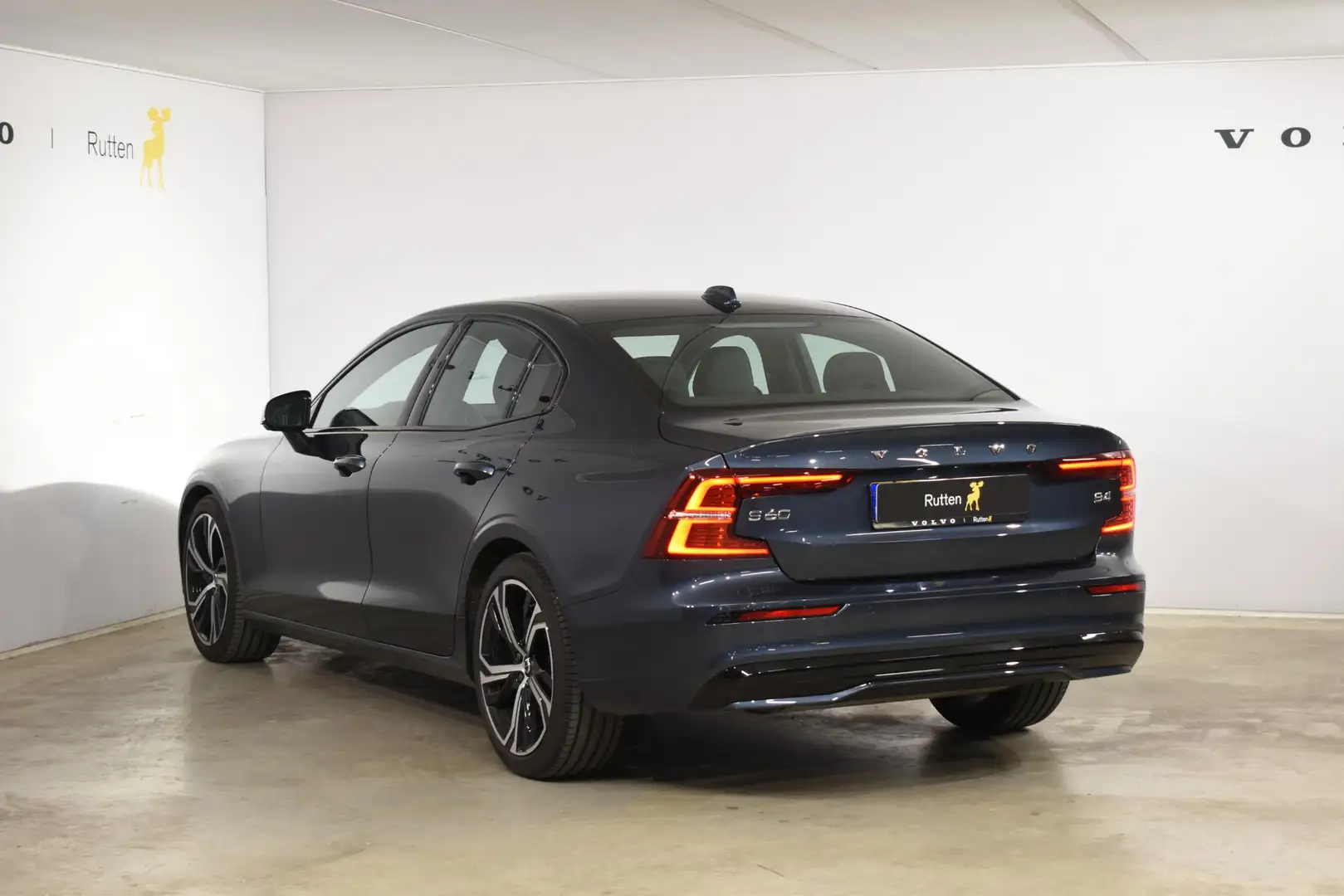 Volvo S60 B4 211PK Automaat Plus Dark / Adaptieve cruise con Blauw - 2