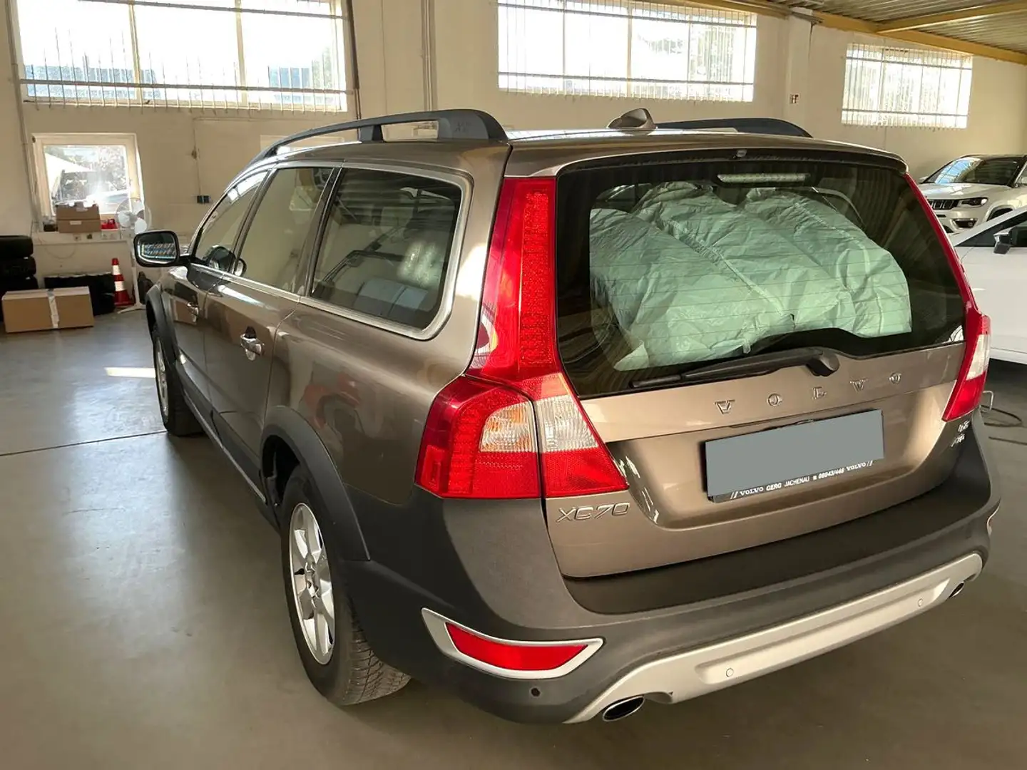 Volvo XC70 2.4 D5 Momentum AWD | Sehr gepflegt! Сірий - 2