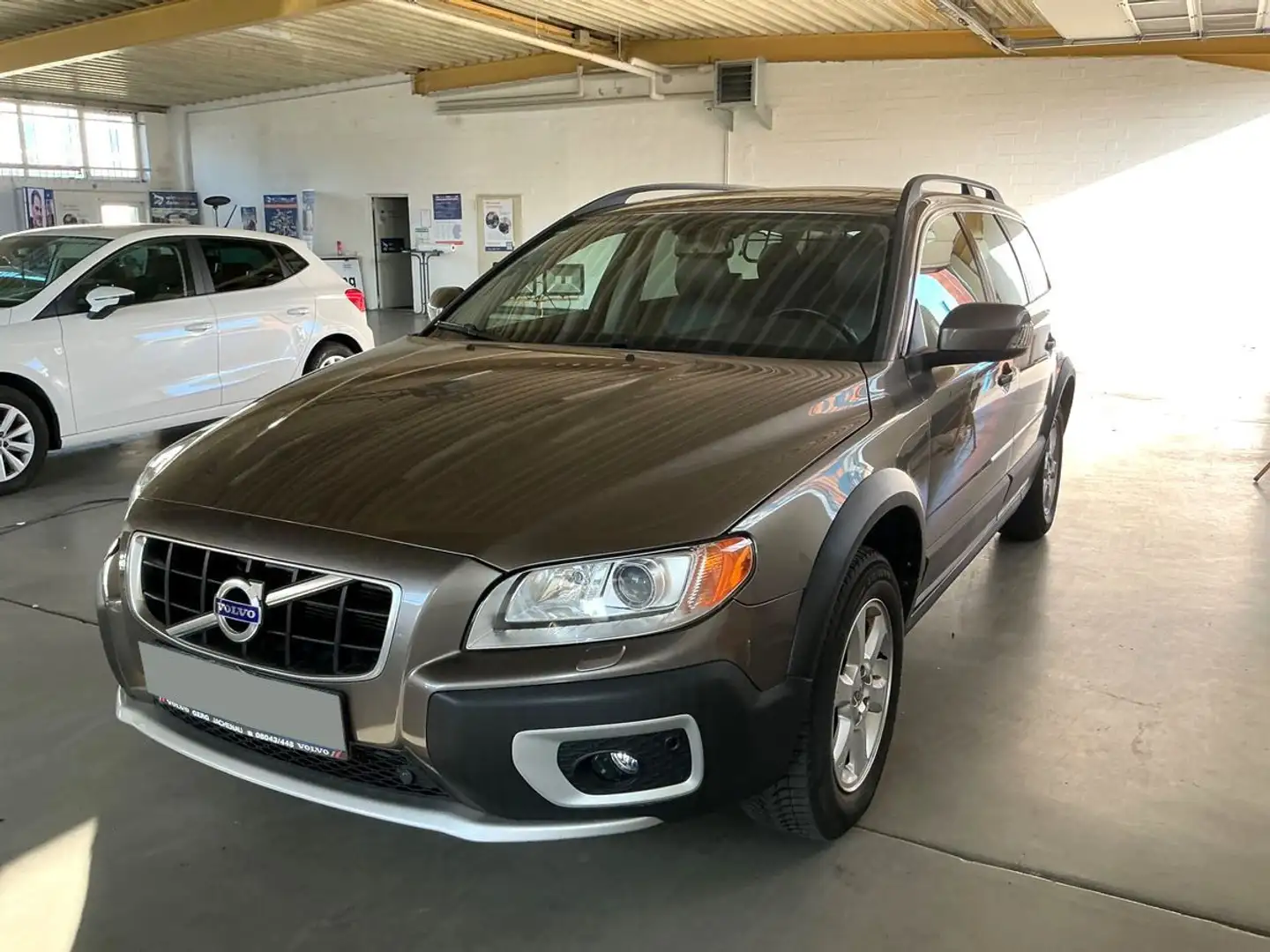 Volvo XC70 2.4 D5 Momentum AWD | Sehr gepflegt! Сірий - 1