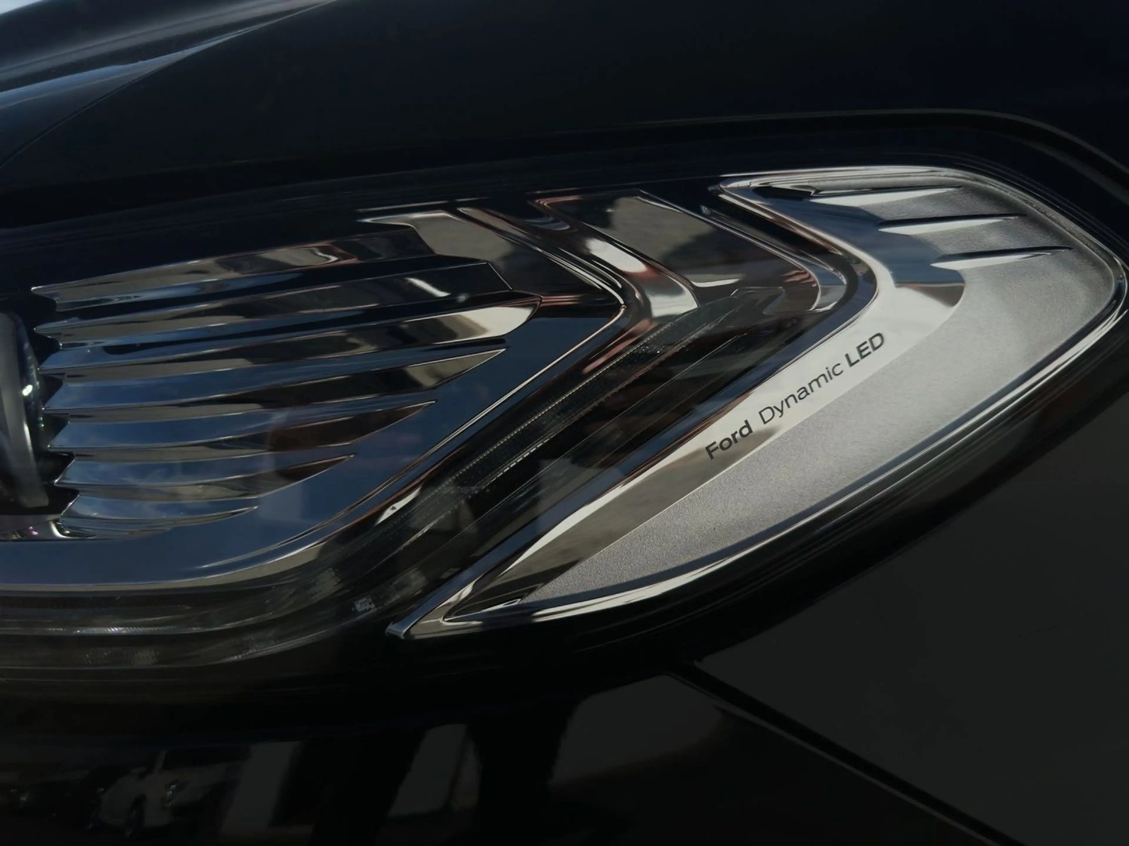 Ford Mondeo Titanium "Business + Design-Paket" — photo 9