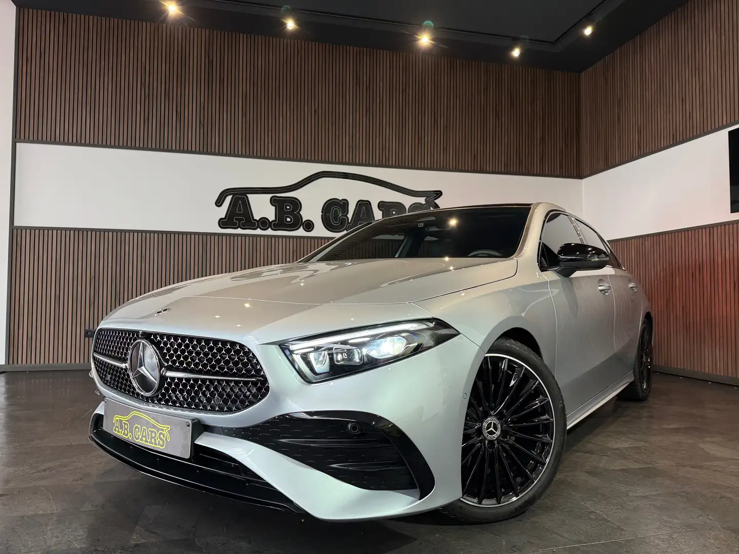 Mercedes-Benz A 180 AMG Line *AUTOMATIQUE*GARANTIE MERCEDES* Argent - 1