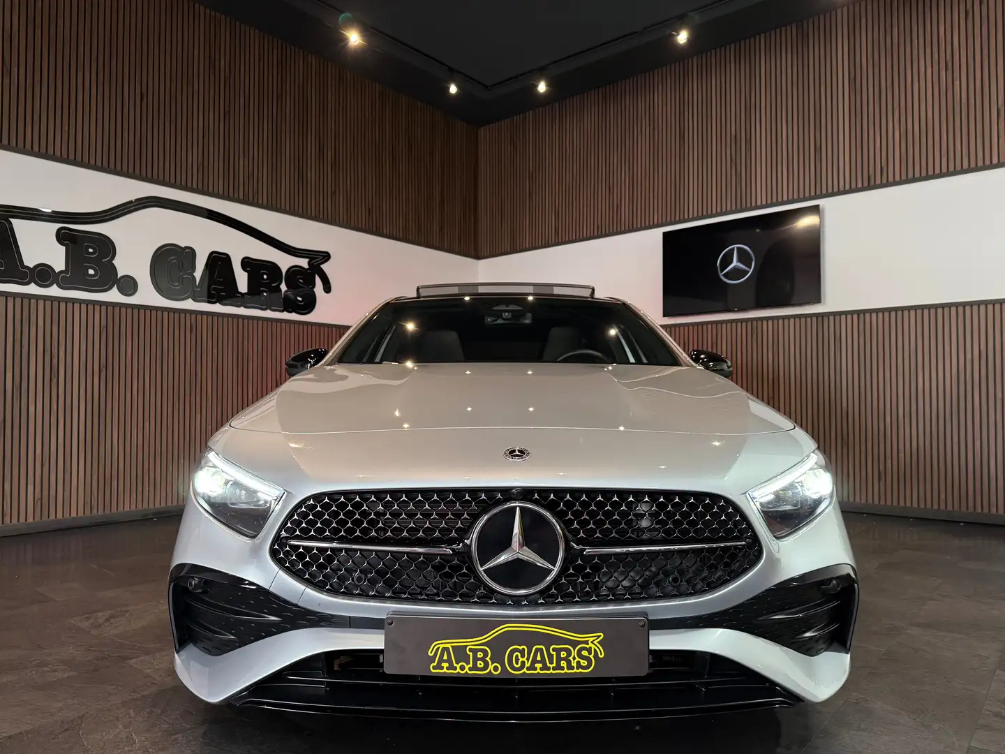 Mercedes-Benz A 180 AMG Line *AUTOMATIQUE*GARANTIE MERCEDES* Argent - 2