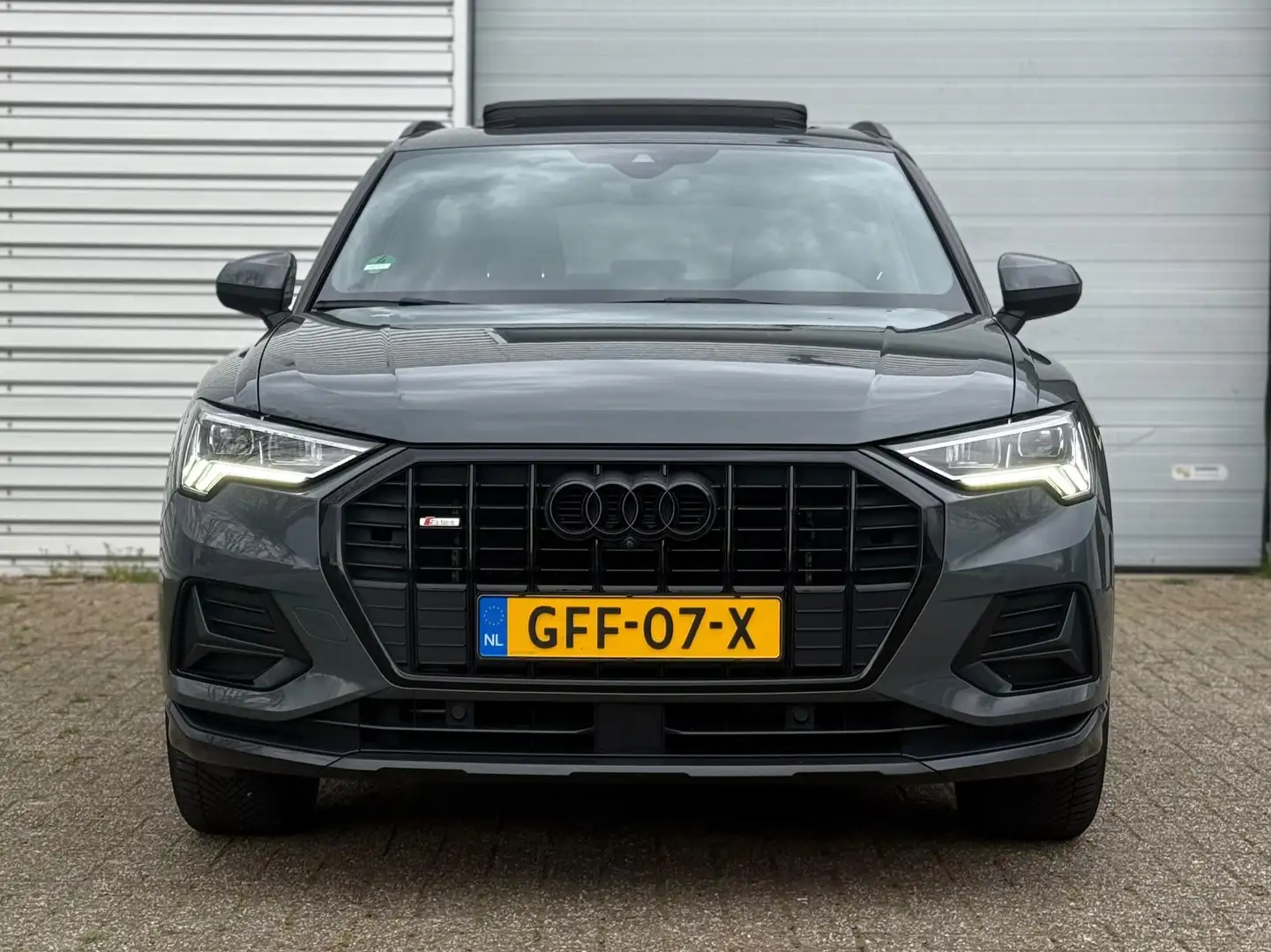 Audi Q3 35 TFSI S-Line | Panorama | Keyless | 360 camera Grijs - 2