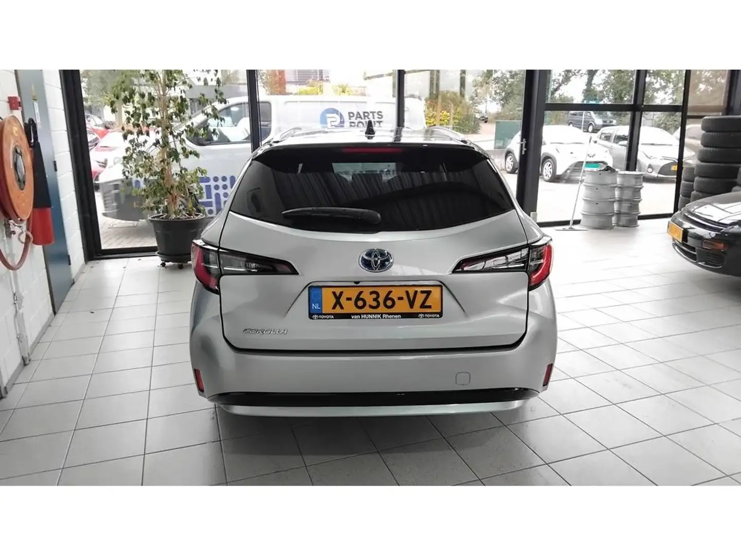 Toyota Corolla Touring Sports 1.8 Bi-Tone | Stoel en stuurverw | Zilver - 2