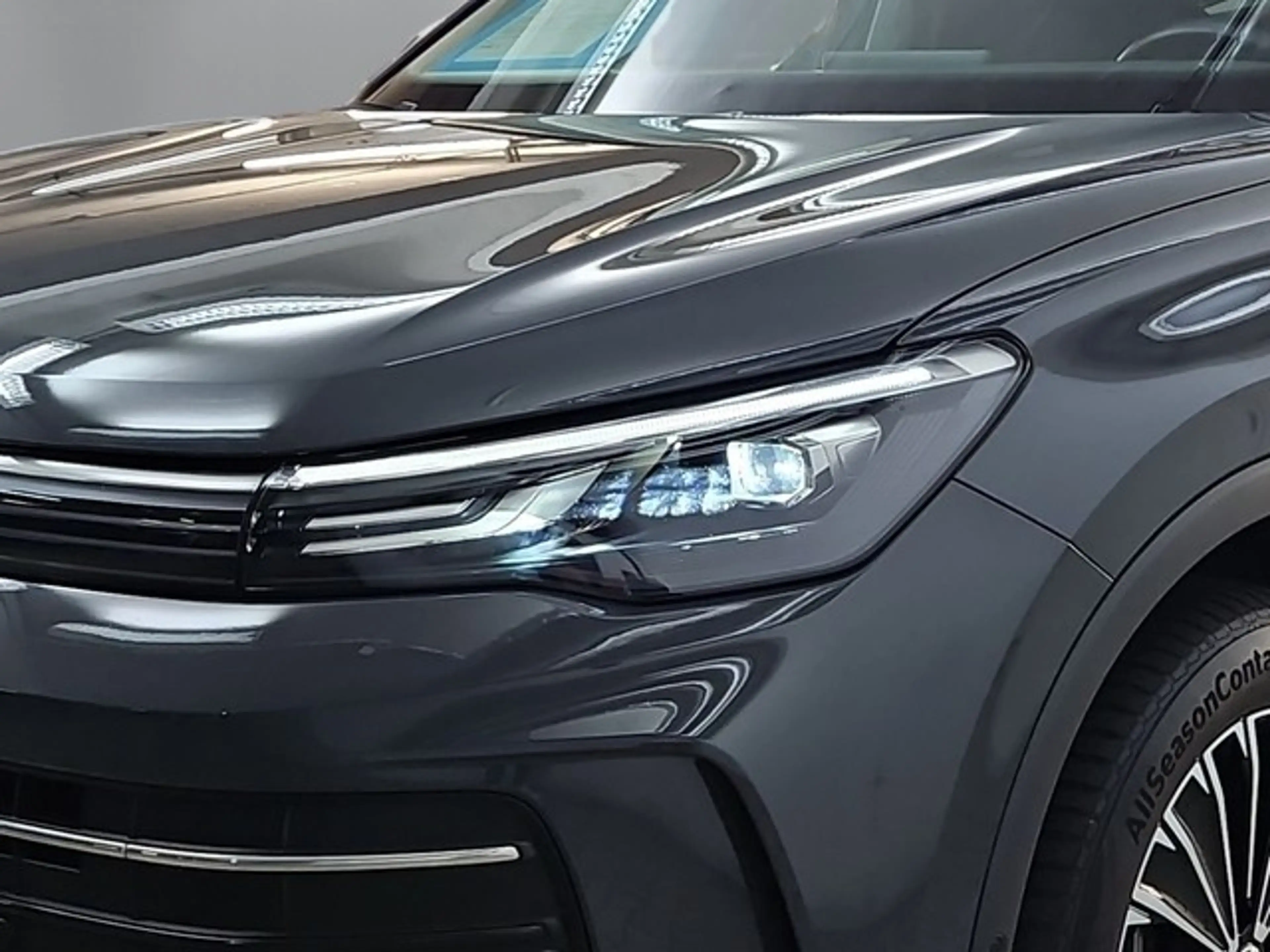 Volkswagen Tiguan Life NAVI SITZH ABGEDUNKELTE SCHEIBEN — photo 4
