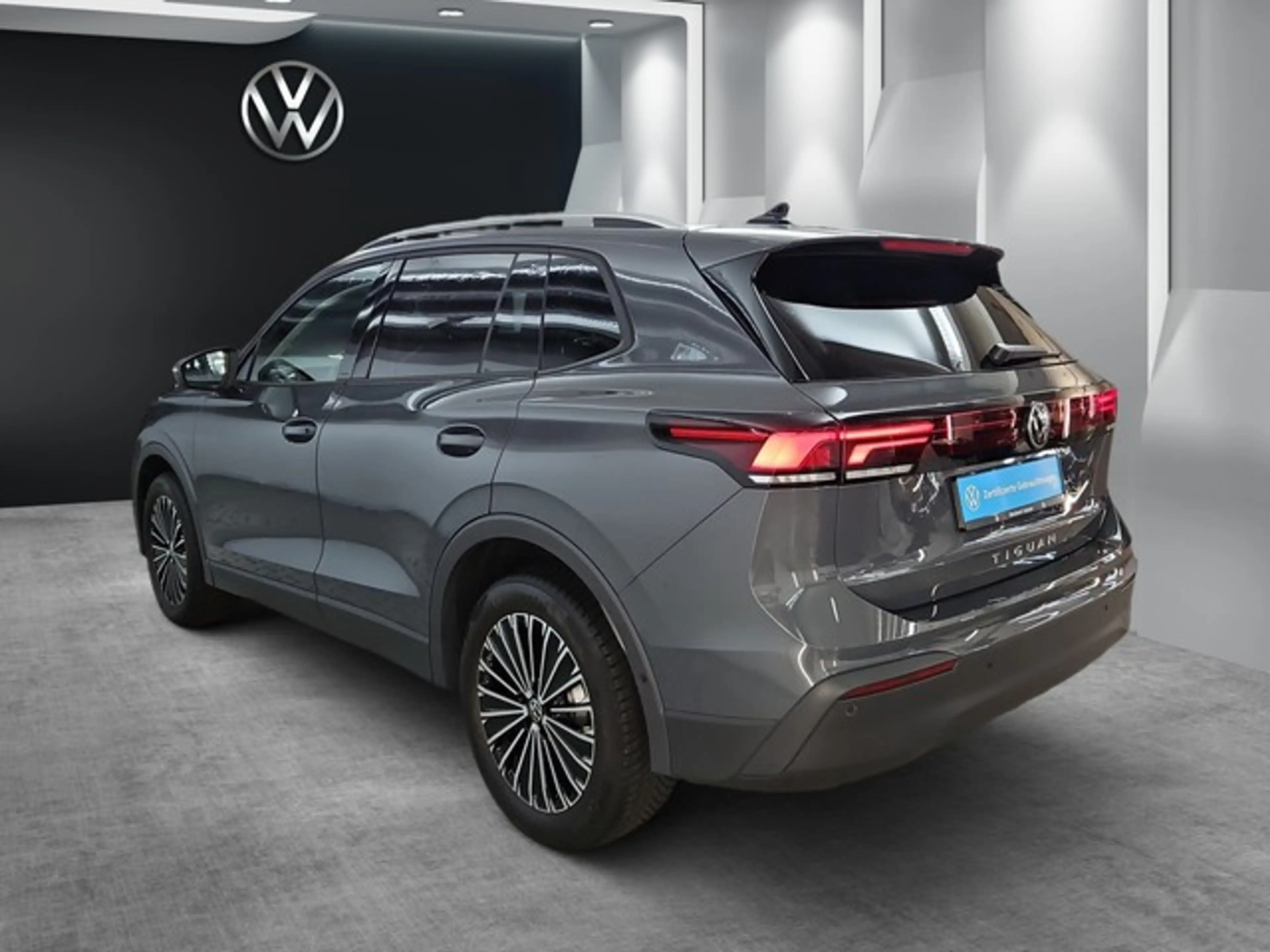Volkswagen Tiguan Life NAVI SITZH ABGEDUNKELTE SCHEIBEN — photo 12