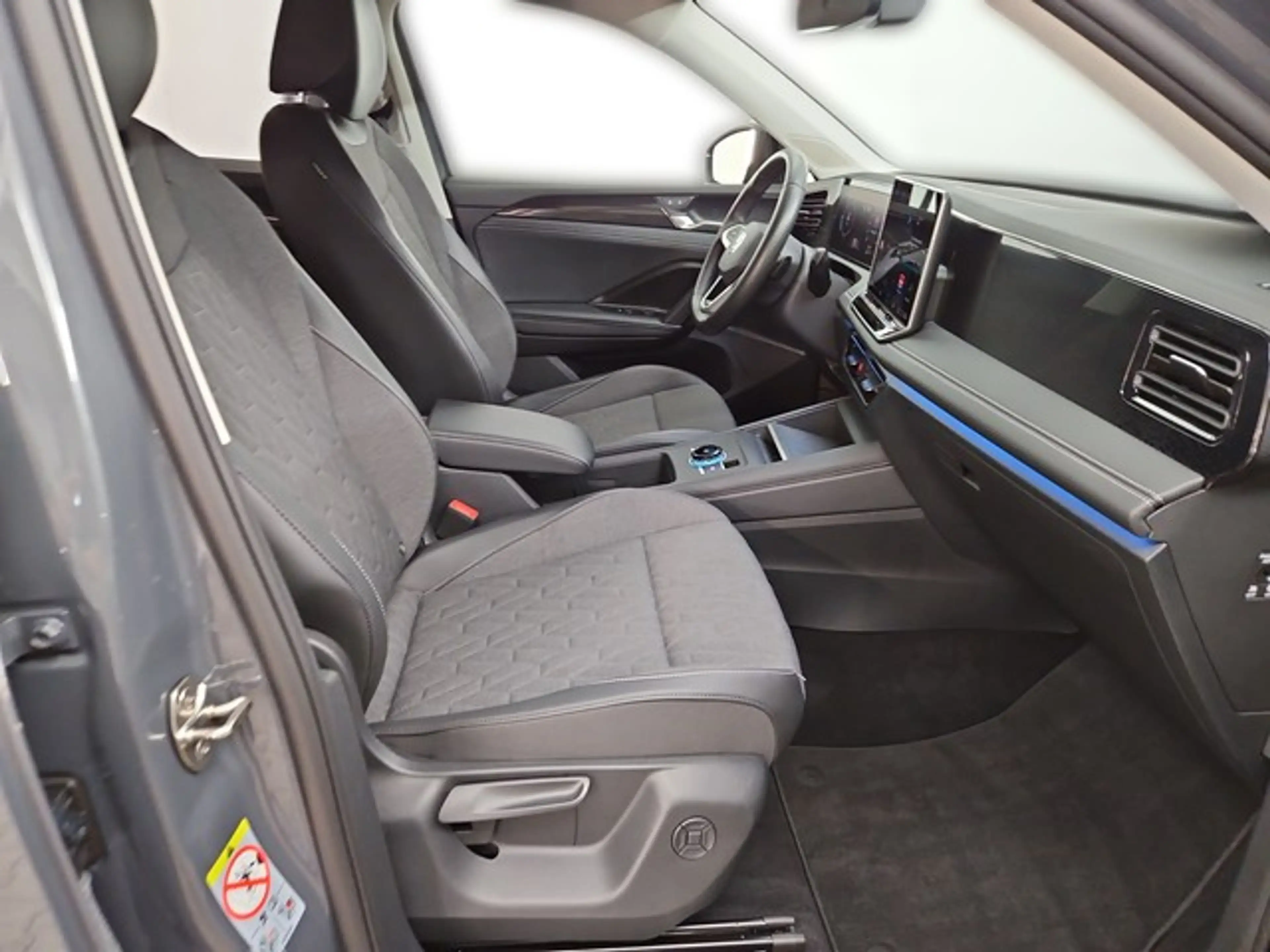 Volkswagen Tiguan Life NAVI SITZH ABGEDUNKELTE SCHEIBEN — photo 22