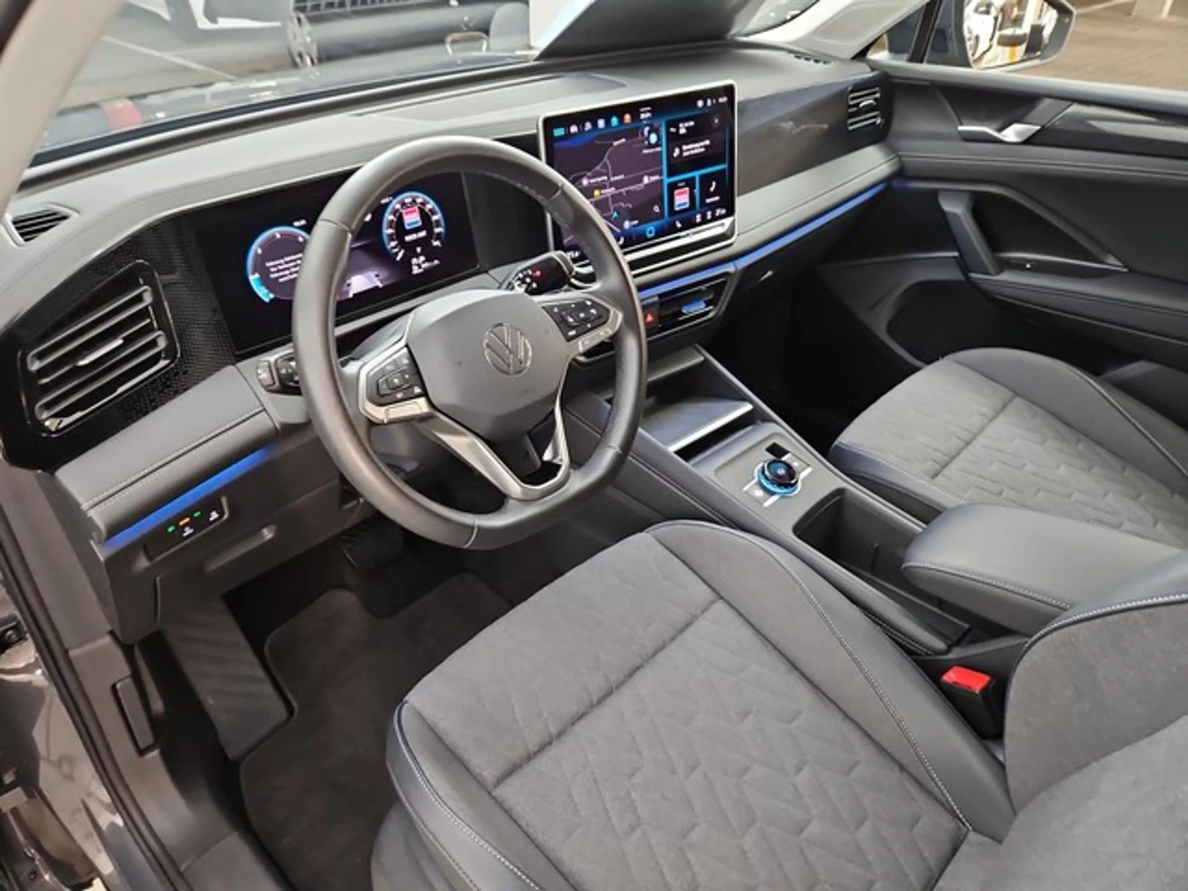 Volkswagen Tiguan Life NAVI SITZH ABGEDUNKELTE SCHEIBEN — photo 28