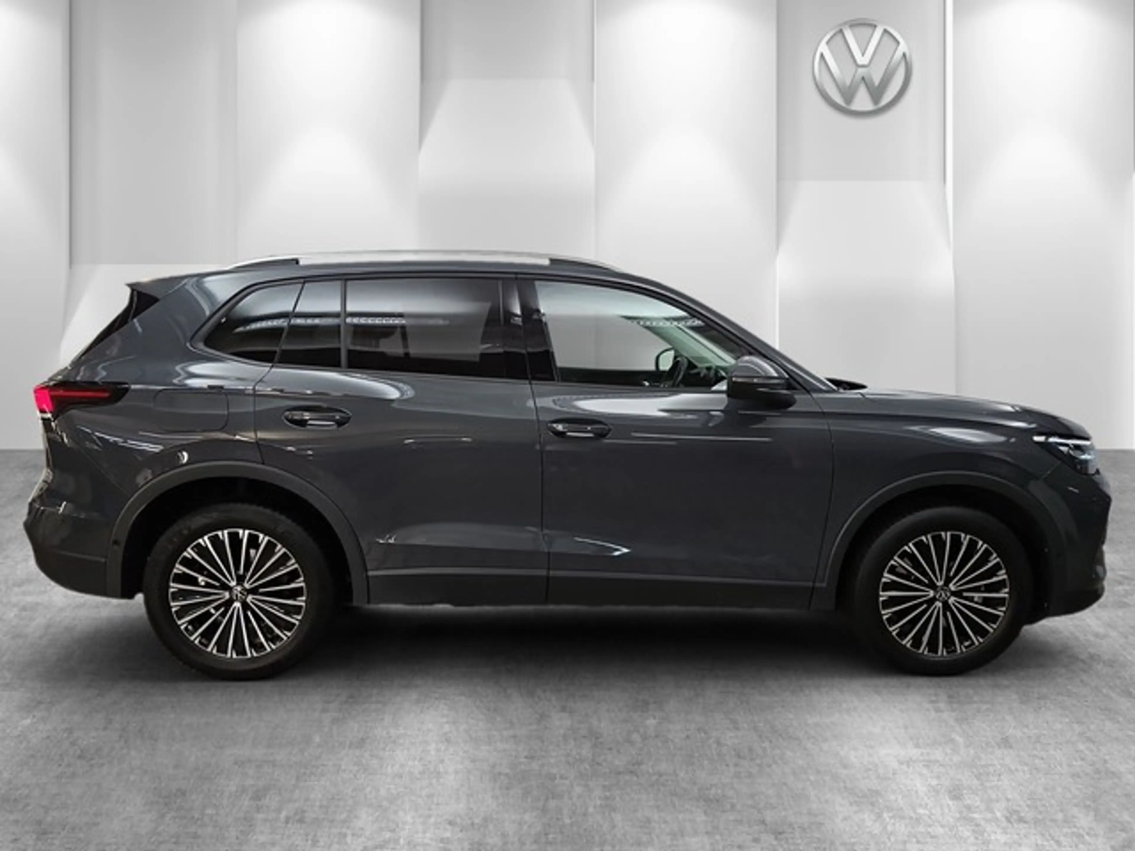 Volkswagen Tiguan Life NAVI SITZH ABGEDUNKELTE SCHEIBEN — photo 15