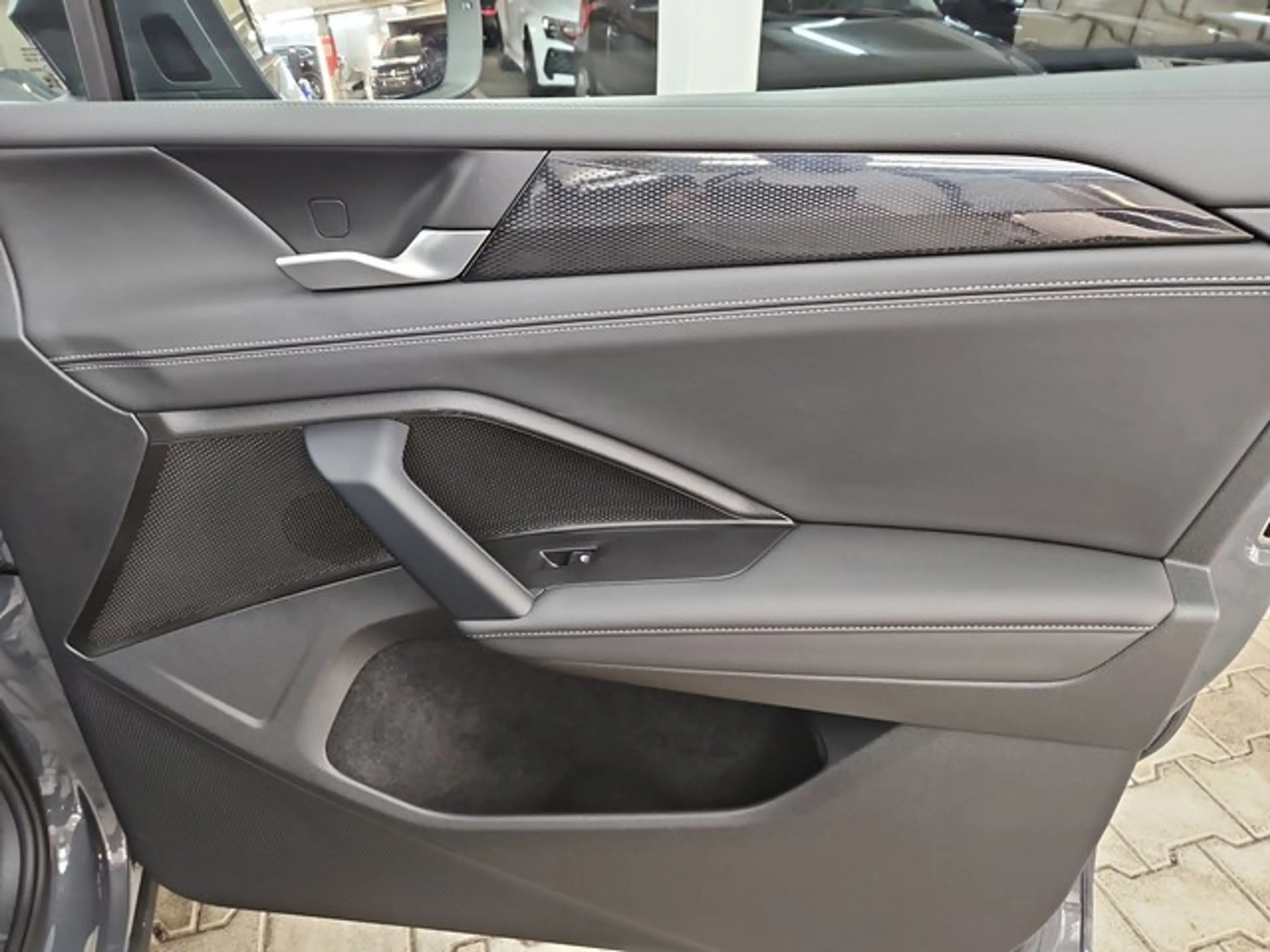 Volkswagen Tiguan Life NAVI SITZH ABGEDUNKELTE SCHEIBEN — photo 18