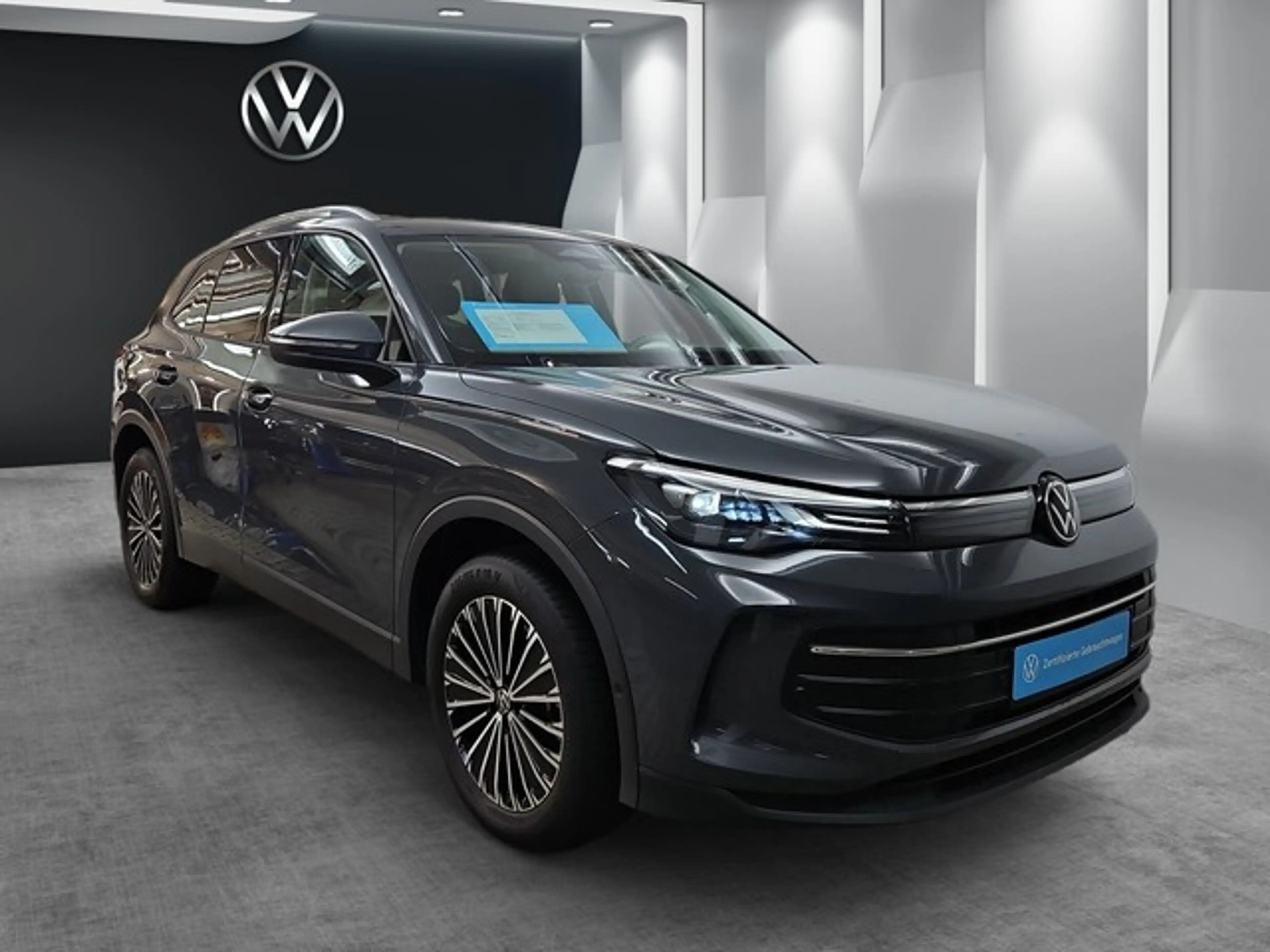 Volkswagen Tiguan Life NAVI SITZH ABGEDUNKELTE SCHEIBEN — photo 26