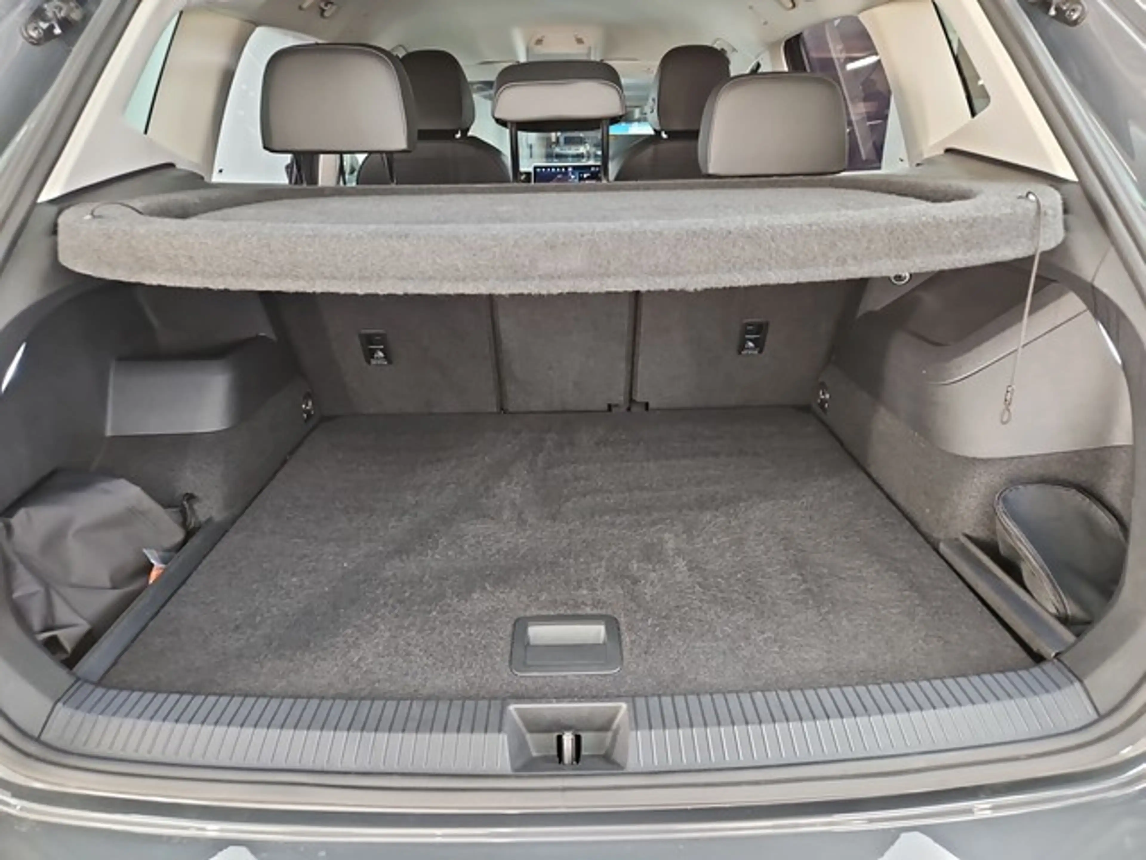Volkswagen Tiguan Life NAVI SITZH ABGEDUNKELTE SCHEIBEN — photo 14