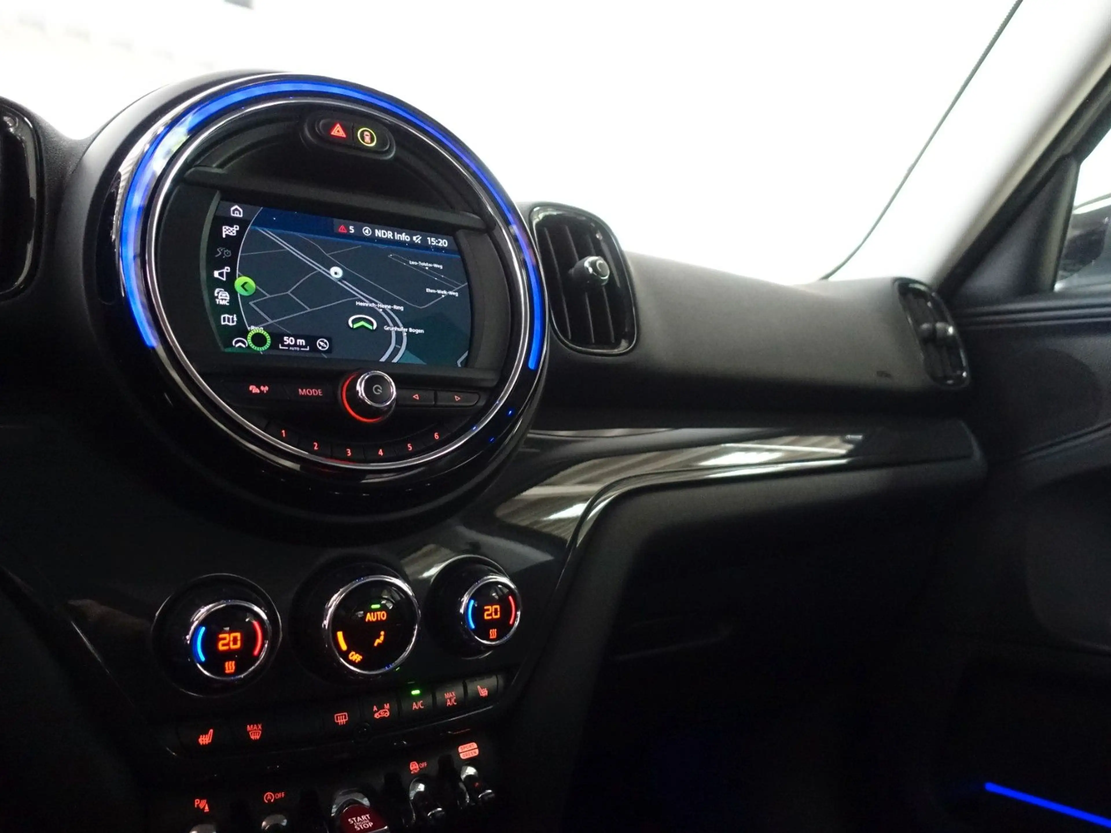 MINI Cooper Countryman ; Chili NAV LED KAM SHZ — photo 3