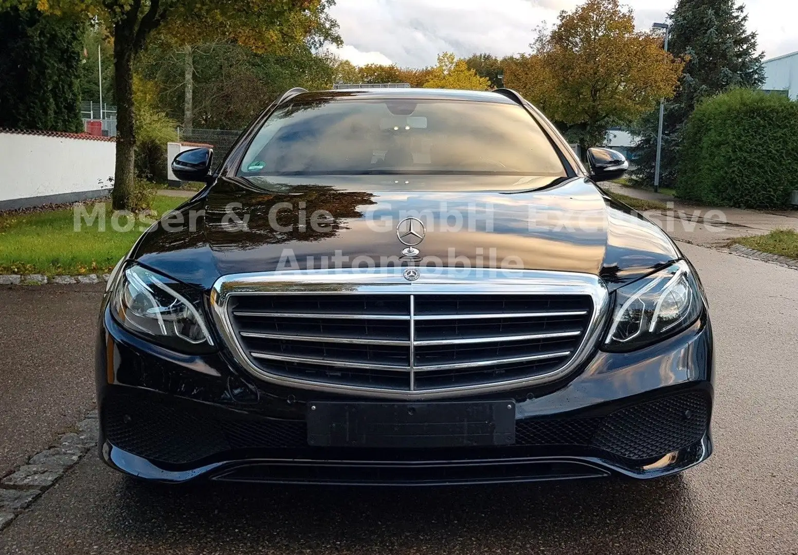 Mercedes-Benz E 200 d T*NAVI*LED*AHK*KAM*Standhzg*19 Schwarz - 2