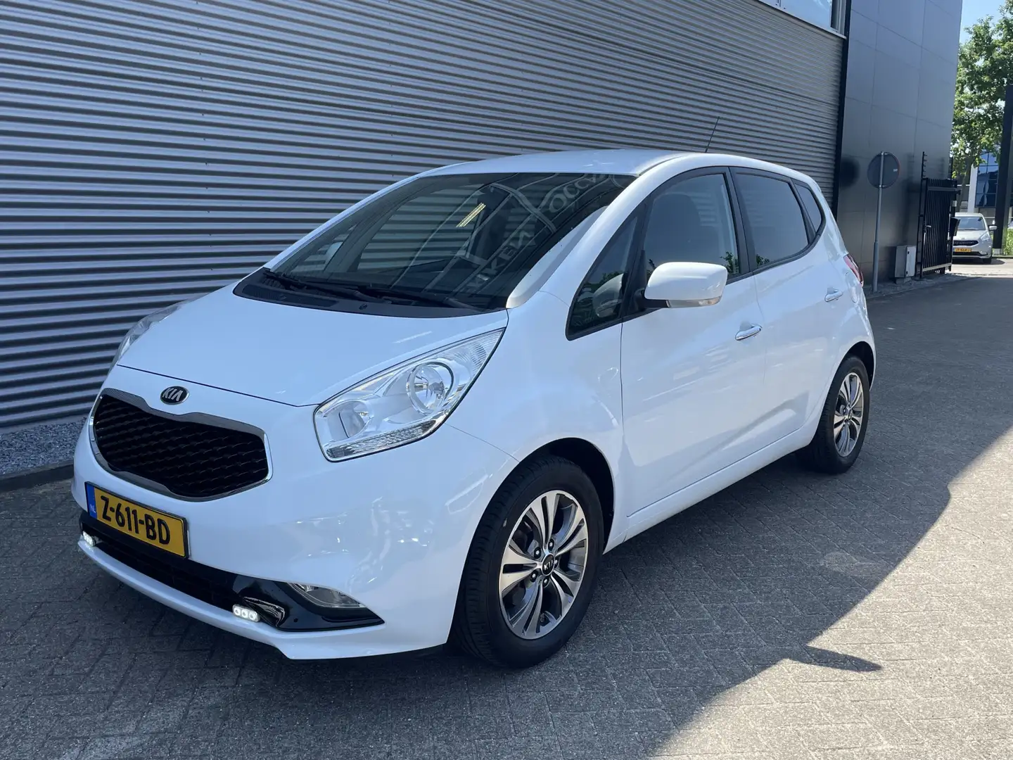 Kia Venga 1.6 CVVT DynamicLine Automaat | Navi | Climate | C Wit - 2