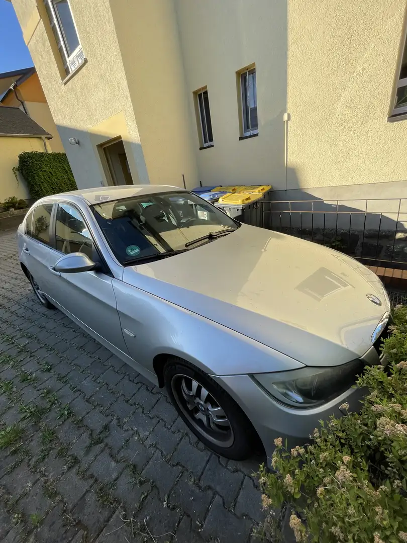 BMW 320 320i - 2