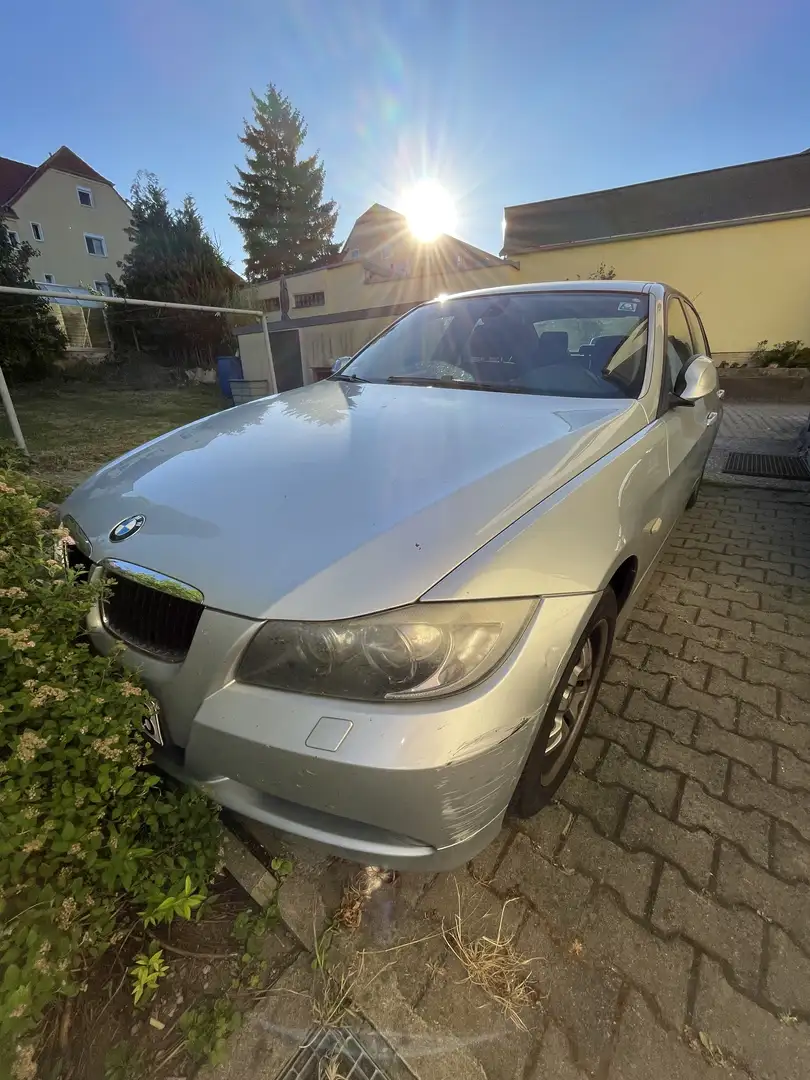 BMW 320 320i - 1