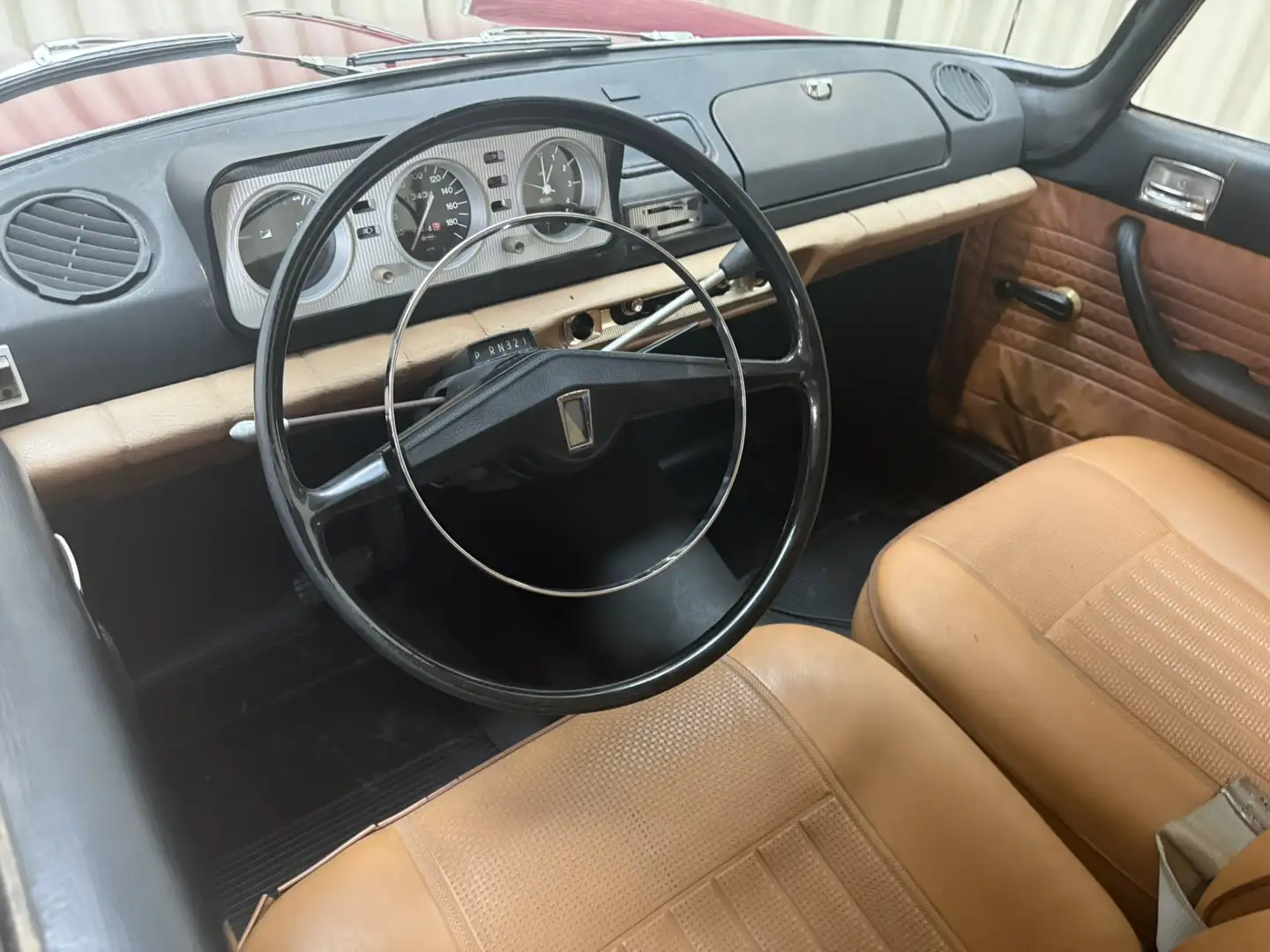 Peugeot 404 Sedan / Automaat / Inclusief boekjes/documentatie Rood - 2
