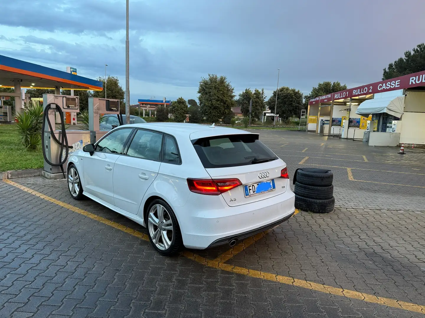 Audi A3 1.6 TDI Ambition Sport Back S-Tronic S-Line full Bianco - 2