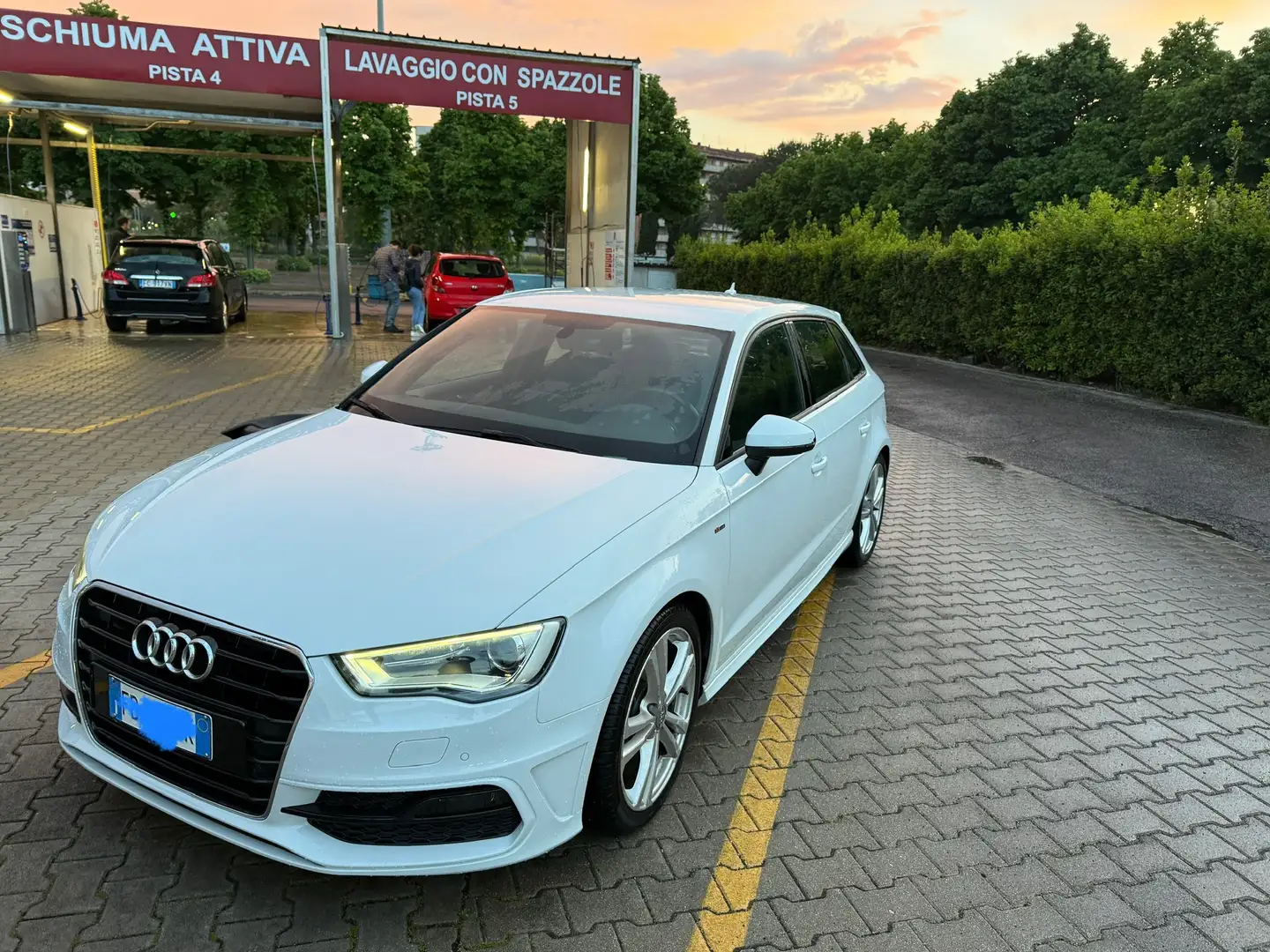 Audi A3 1.6 TDI Ambition Sport Back S-Tronic S-Line full Bianco - 1