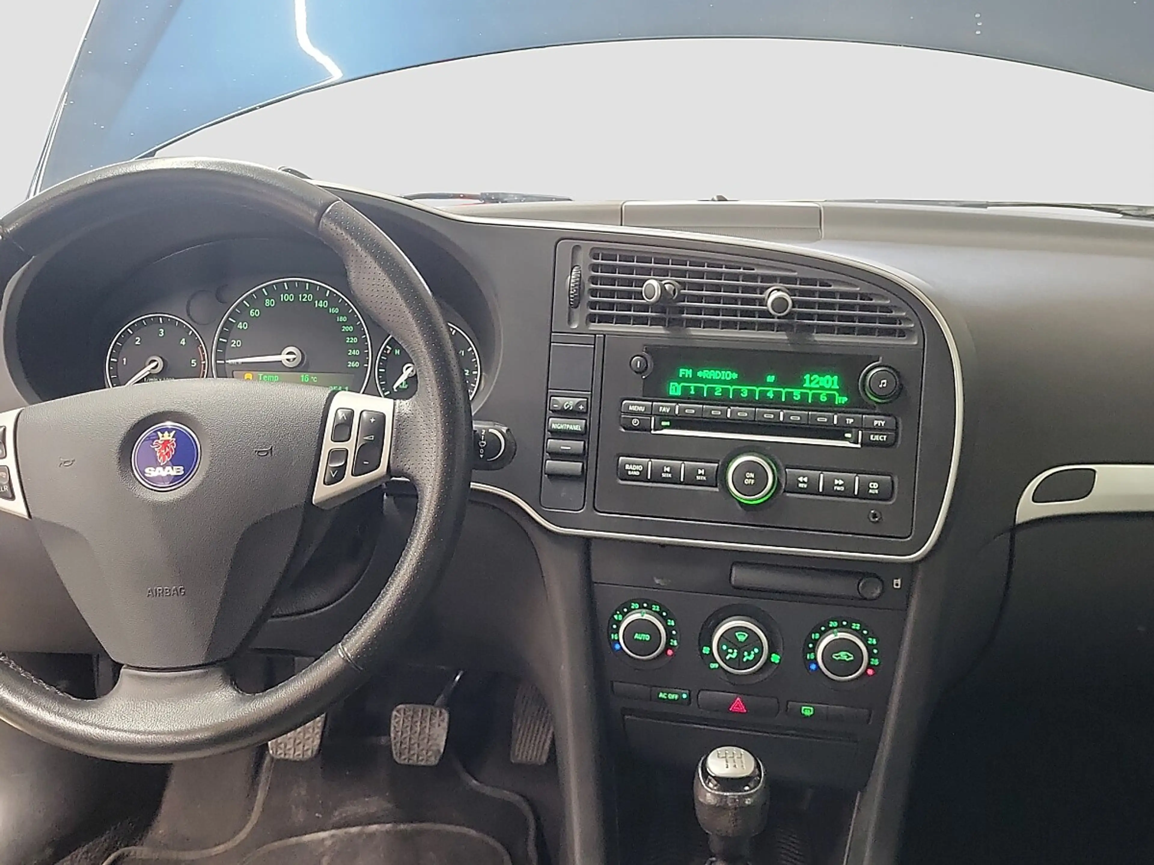 Saab 9-3 Aero Sport-Kombi 1,9 TTiD M6 — photo 11