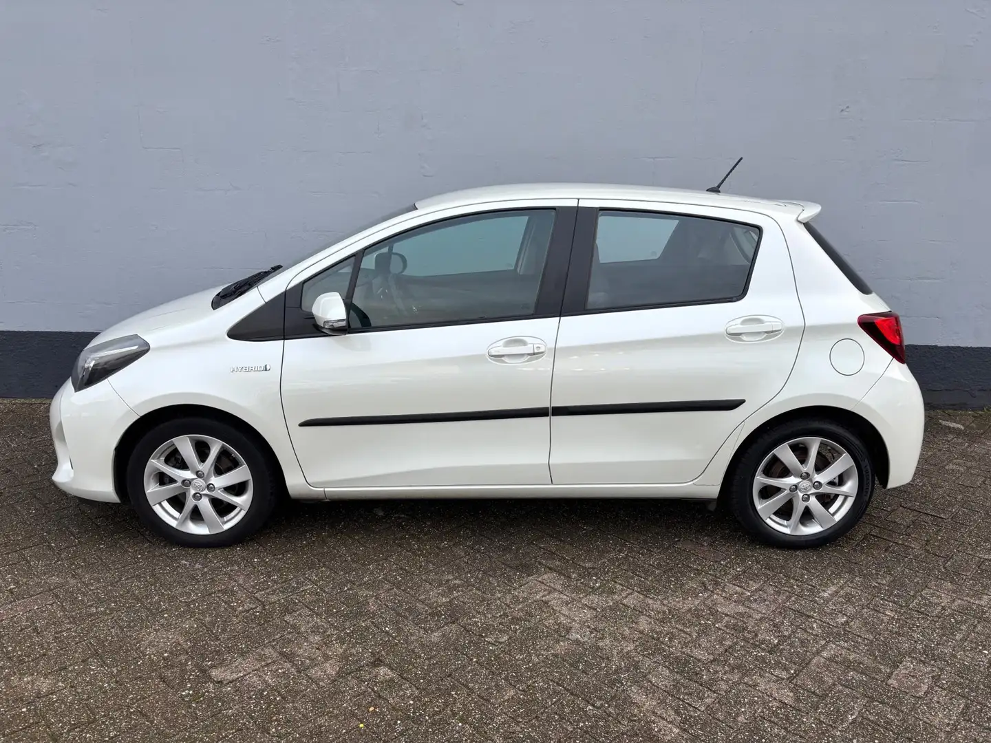 Toyota Yaris 1.5 Hybrid Dynamic - Climate Control - LMV Wit - 2