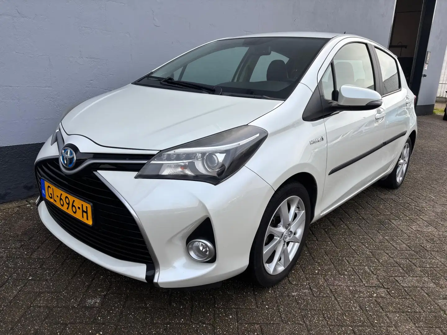 Toyota Yaris 1.5 Hybrid Dynamic - Climate Control - LMV Wit - 1