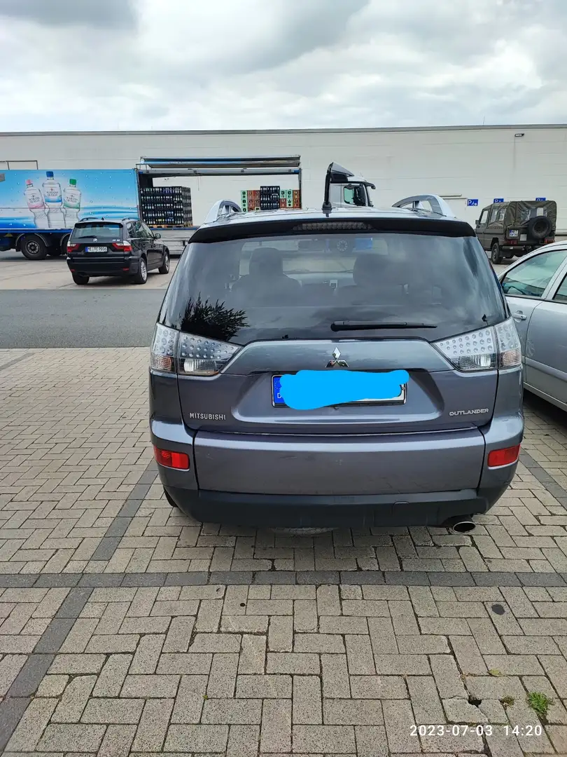 Mitsubishi Outlander 2.4 4WD CVT Instyle Grau - 2