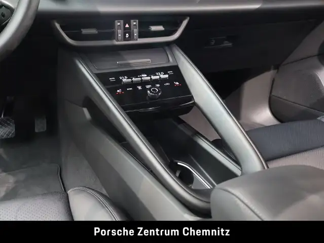 Porsche Macan view 14
