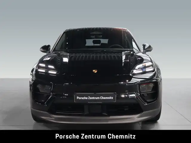 Porsche Macan view 4